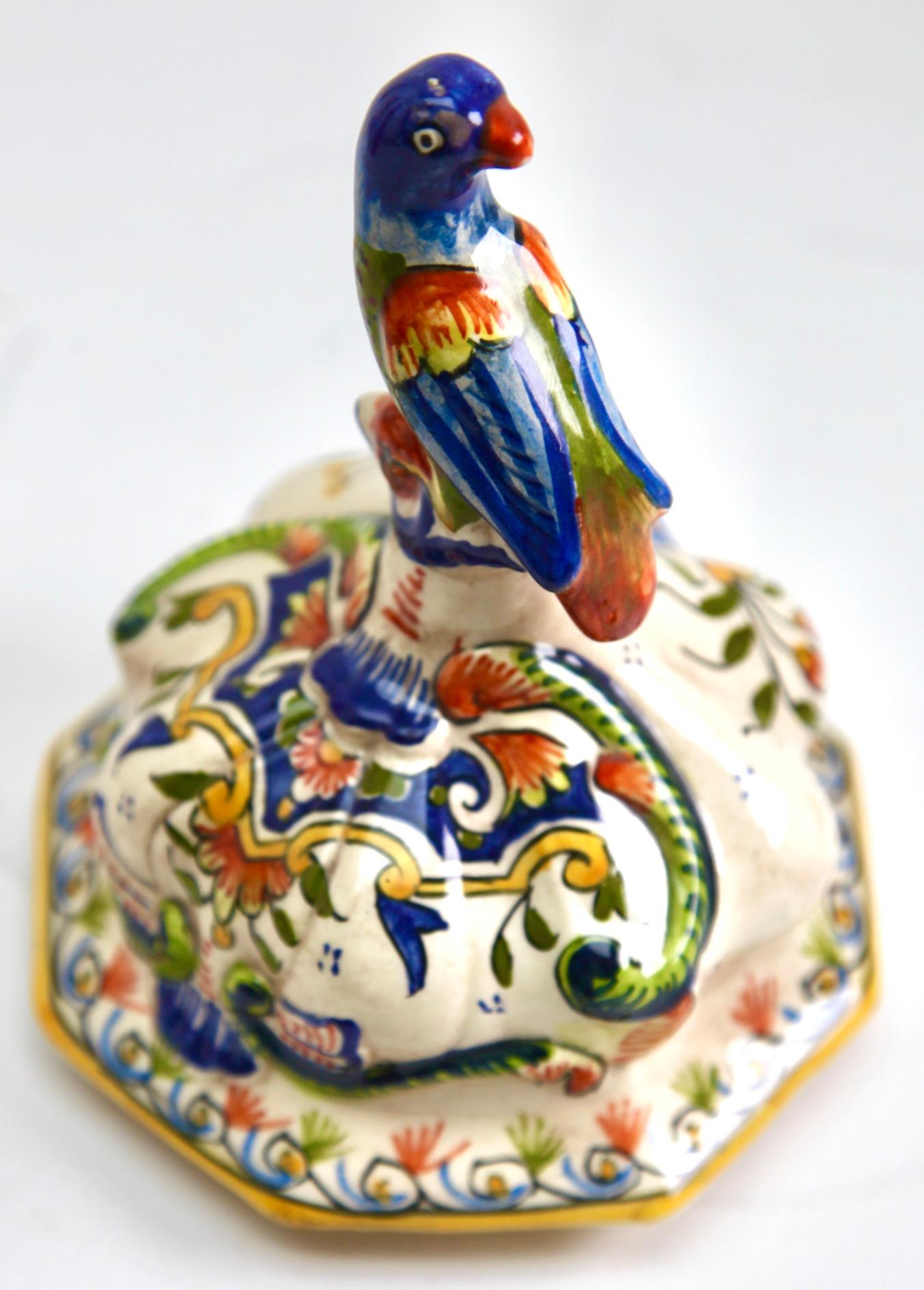 Early 20th Century French Hand-Painted Faience Large Vasse from Rouen In Good Condition For Sale In Verviers, BE