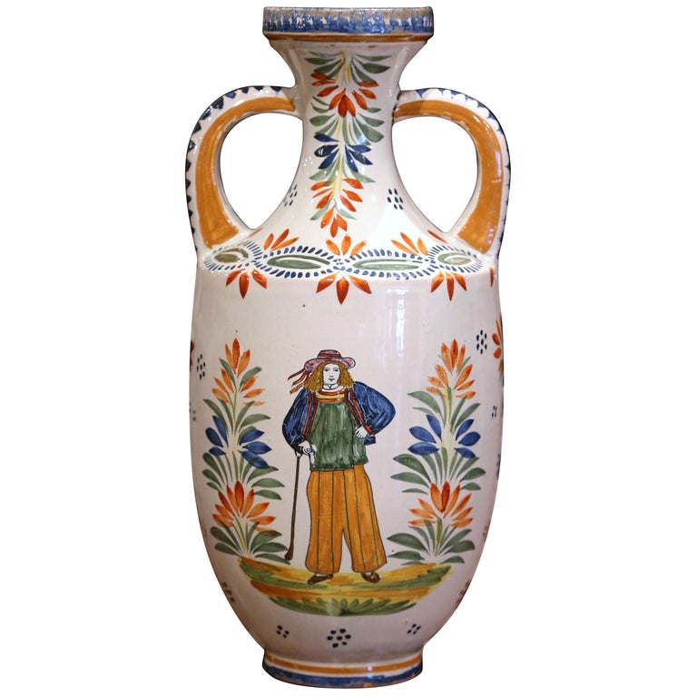 Vase en faïence peint à la main au début du XXe siècle:: signé Henriot  Quimper sur 1stDibs