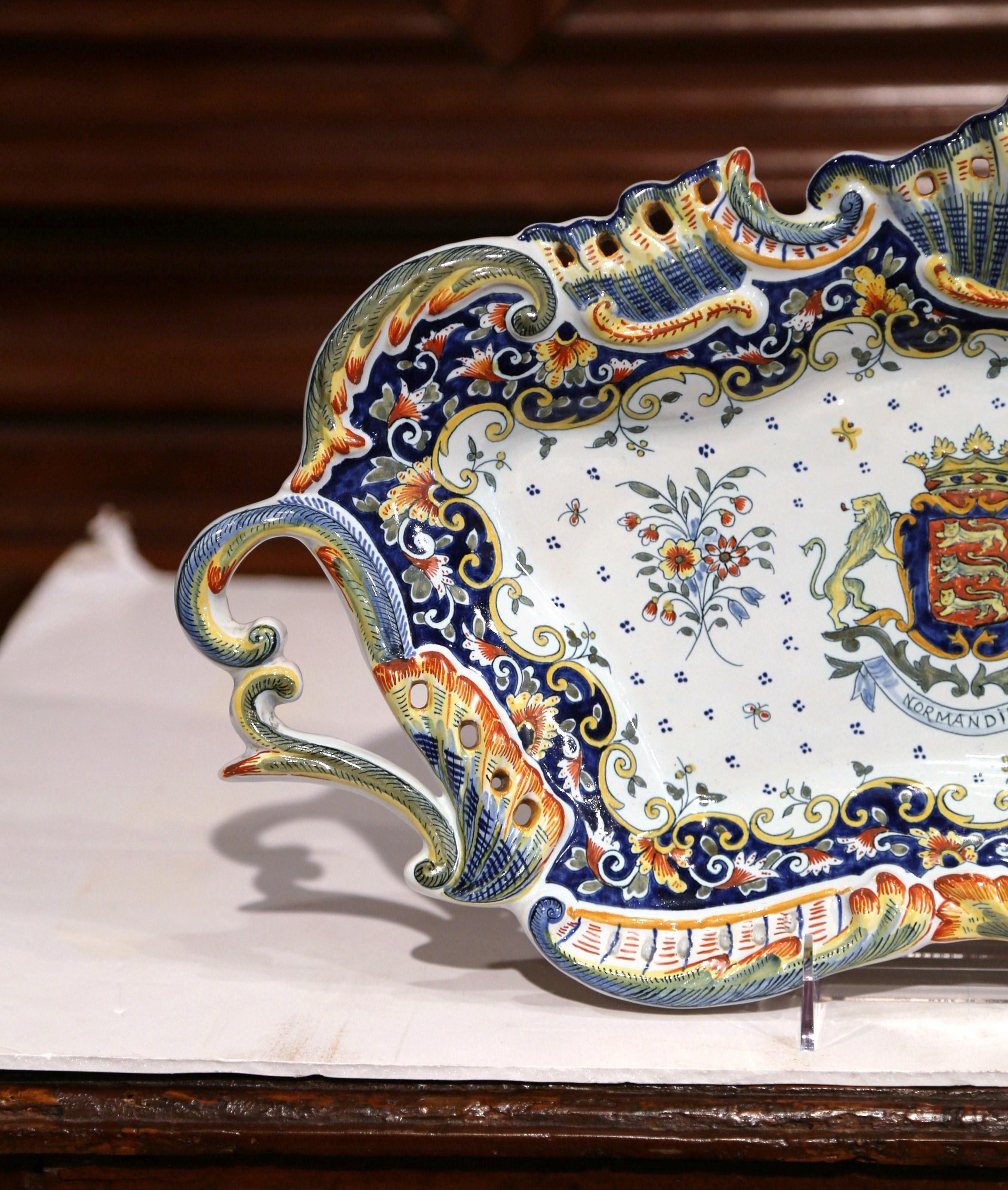 Early 20th Century French Hand-Painted Faience Wall Platter from Normandy In Excellent Condition In Dallas, TX