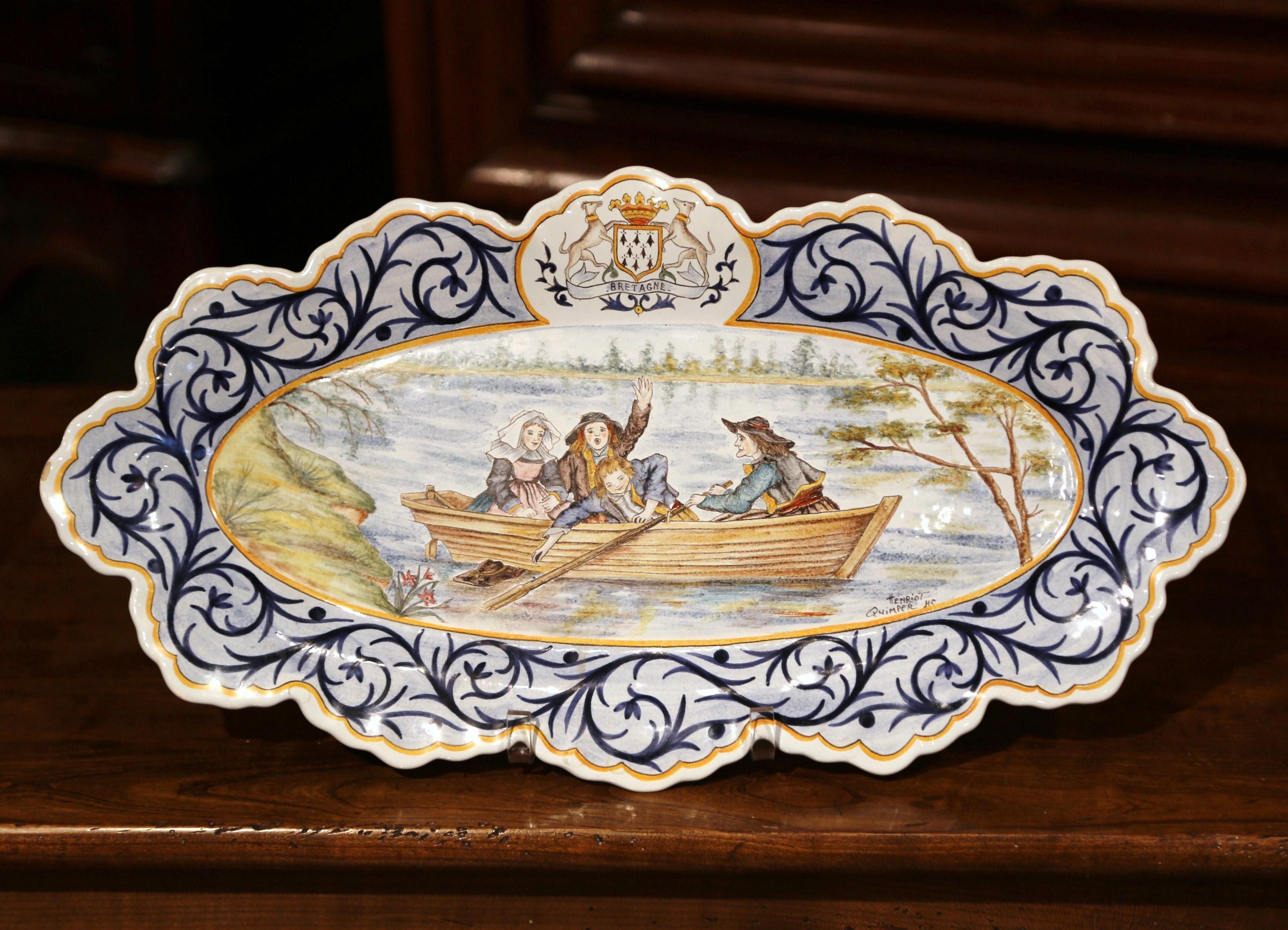 Early 20th Century French Hand Painted Faience Wall Platter from Quimper For Sale 1