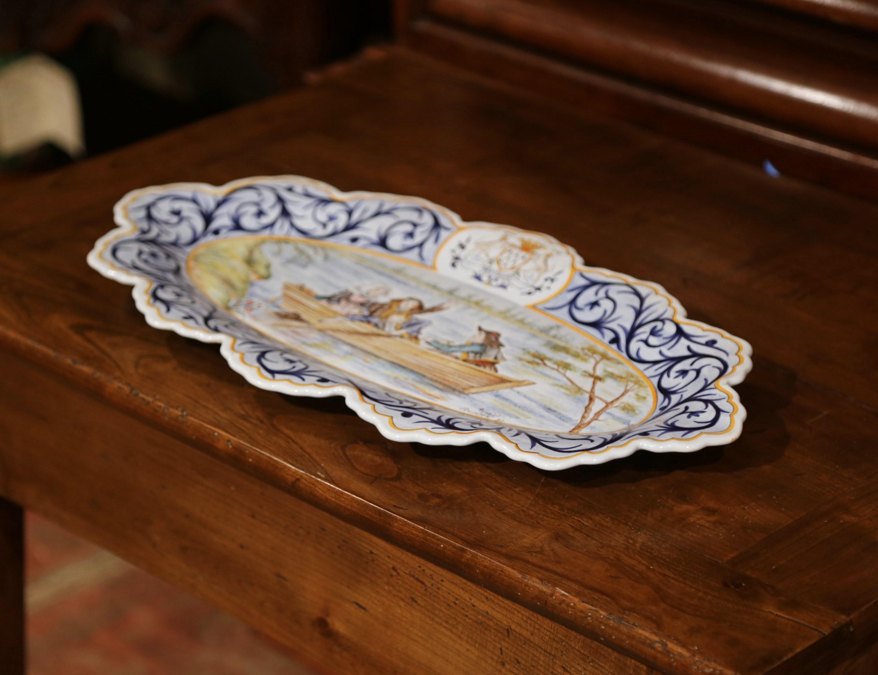 Early 20th Century French Hand Painted Faience Wall Platter from Quimper For Sale 2