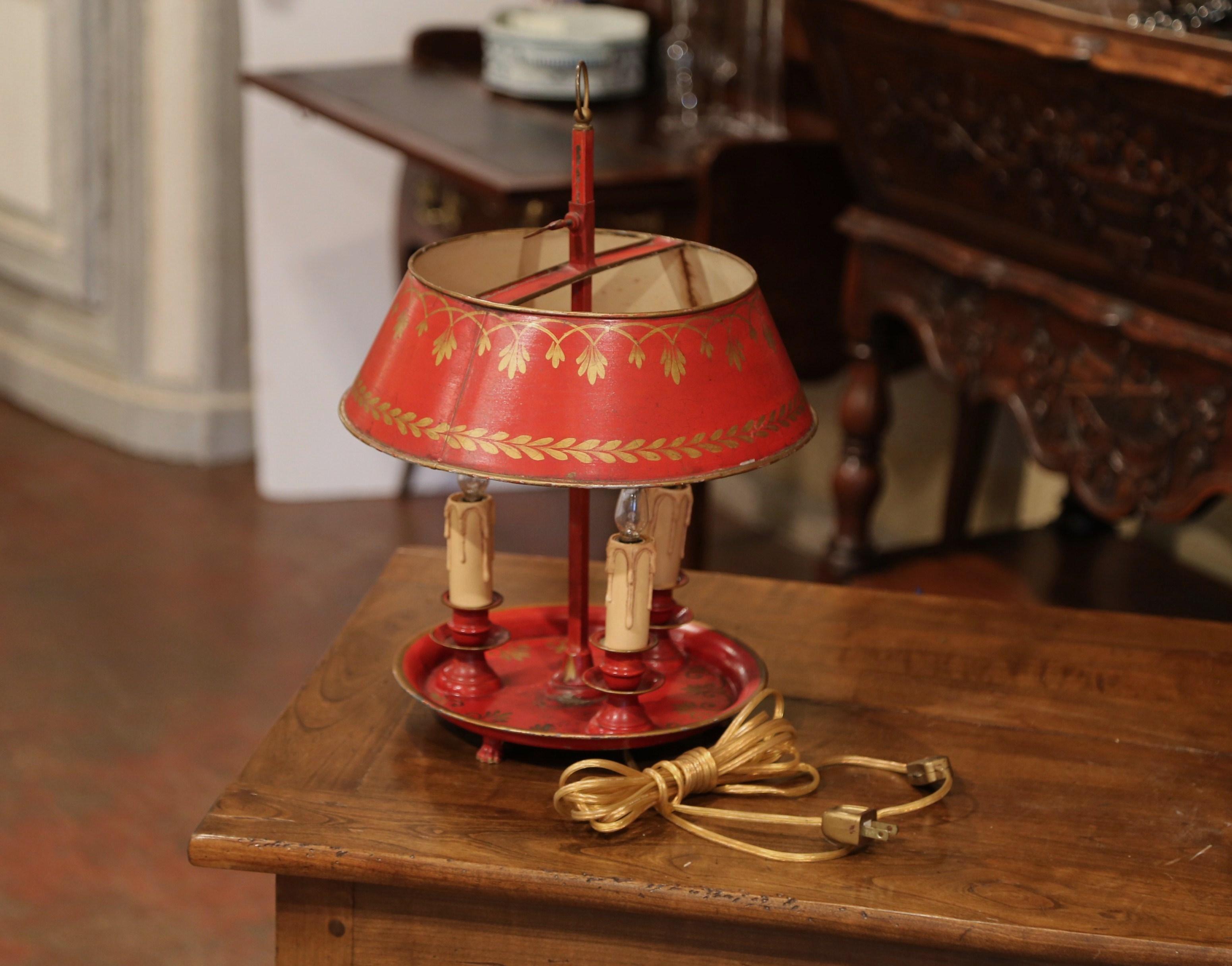 Early 20th Century French Hand Painted Tole Three-Light Bouillotte Table Lamp In Excellent Condition In Dallas, TX