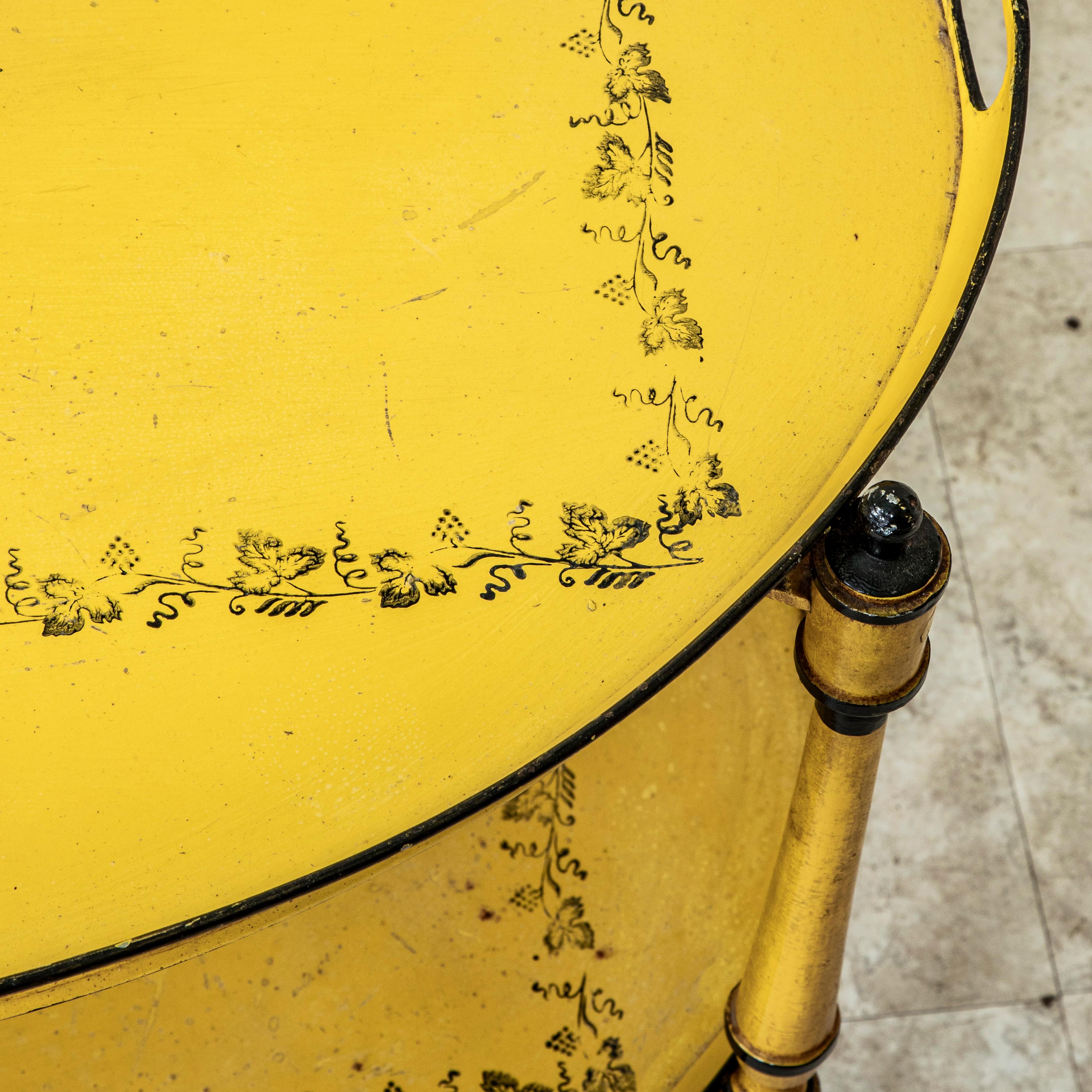 Mesa de bandeja de tole francesa de principios del siglo XX pintada a mano con bandejas extraíbles en venta 5