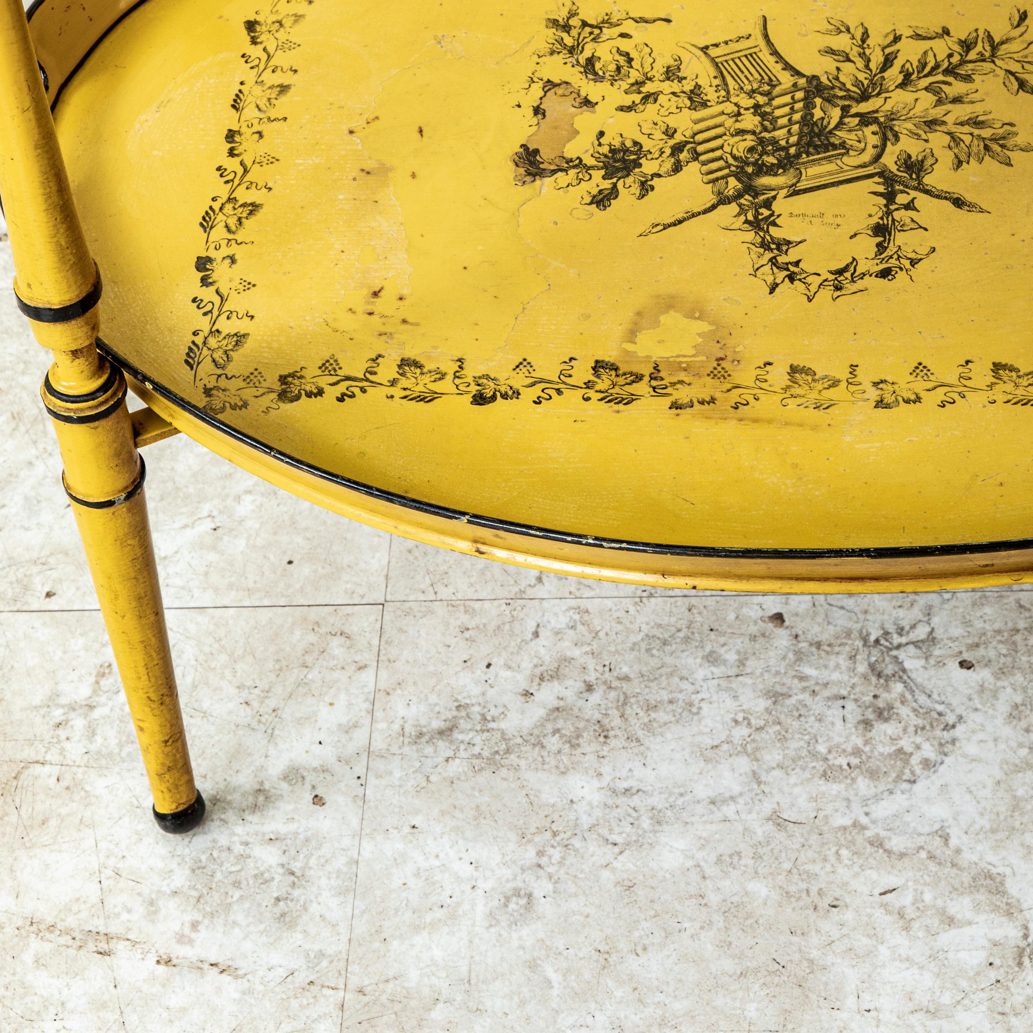 Mesa de bandeja de tole francesa de principios del siglo XX pintada a mano con bandejas extraíbles en venta 6