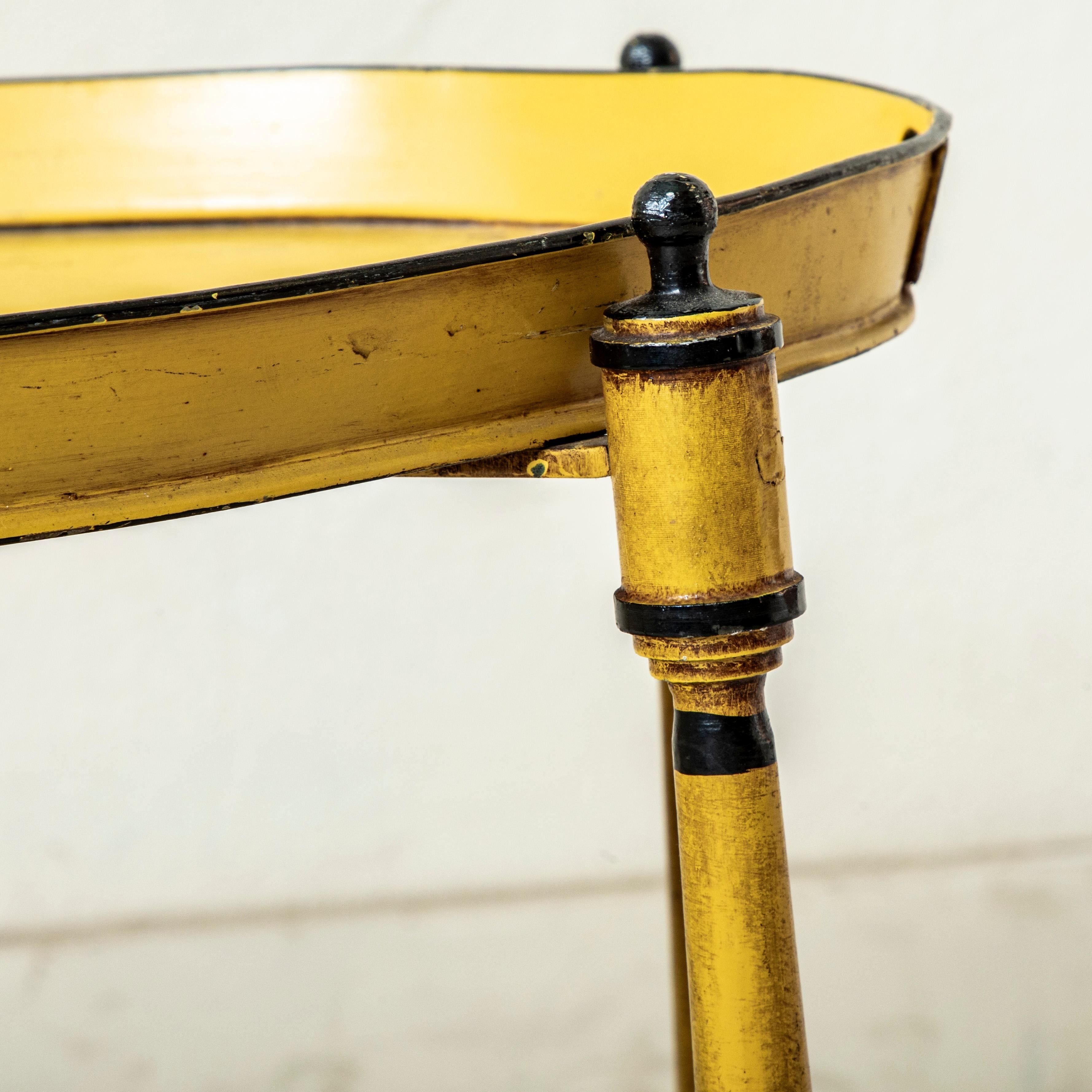 Mesa de bandeja de tole francesa de principios del siglo XX pintada a mano con bandejas extraíbles en venta 10