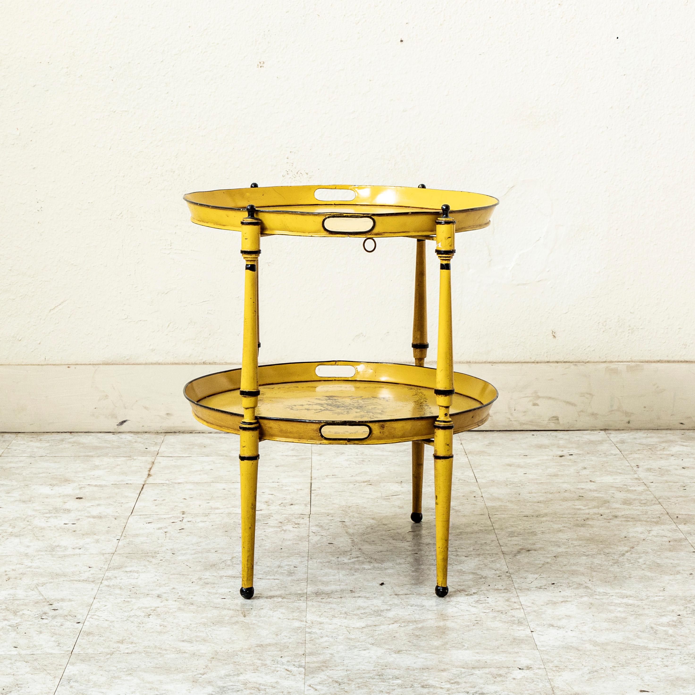 Mesa de bandeja de tole francesa de principios del siglo XX pintada a mano con bandejas extraíbles Francés en venta