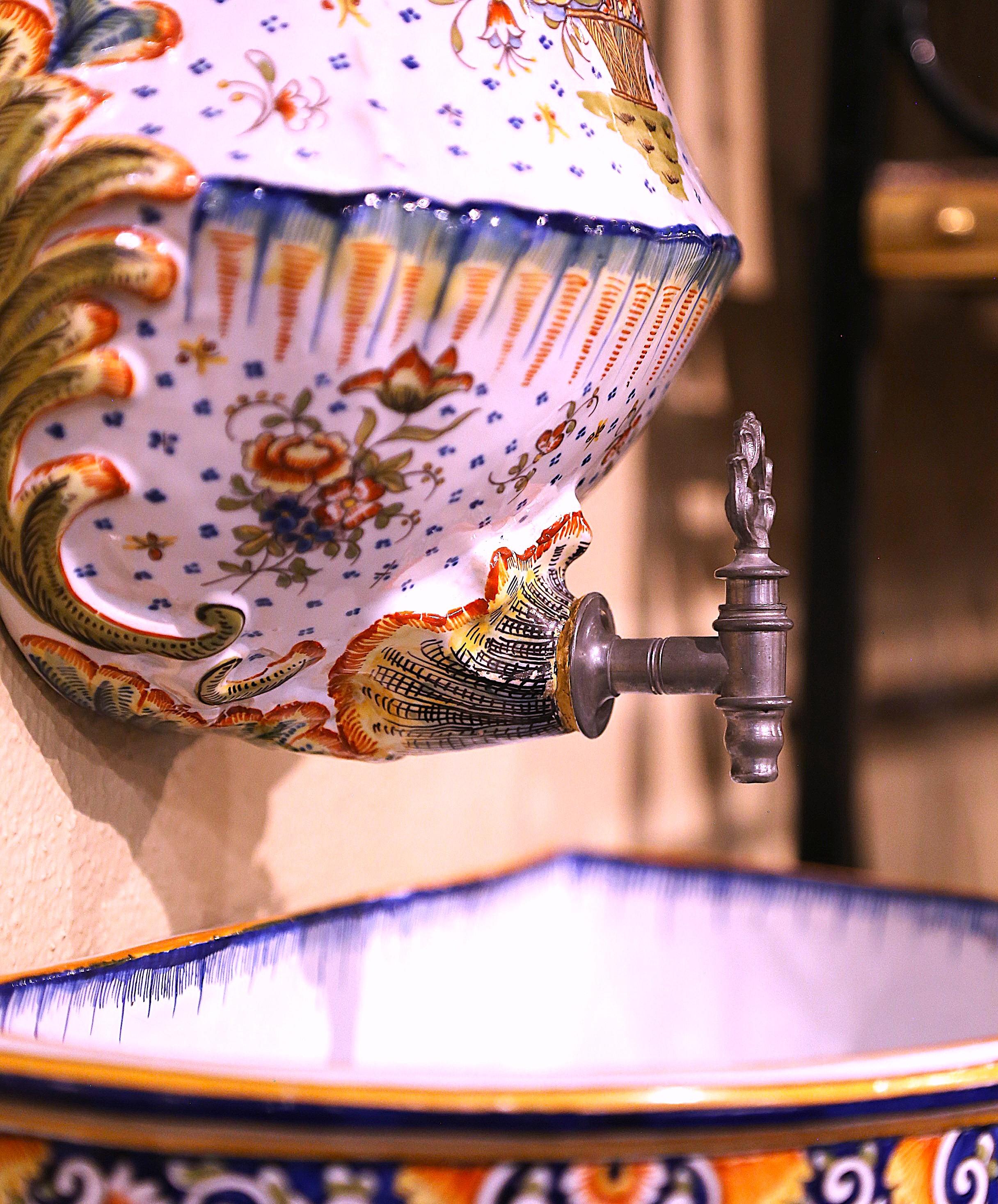 Fontaine Lavabo en faïence peinte à la main avec Stand, début du 20ème siècle en vente 2