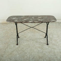 Table de bistrot ou table de jardin d'extérieur en fer français du début du XXe siècle avec marbre