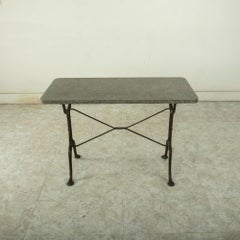 Table de salle à manger française du début du XXe siècle en fer avec plateau en marbre gris