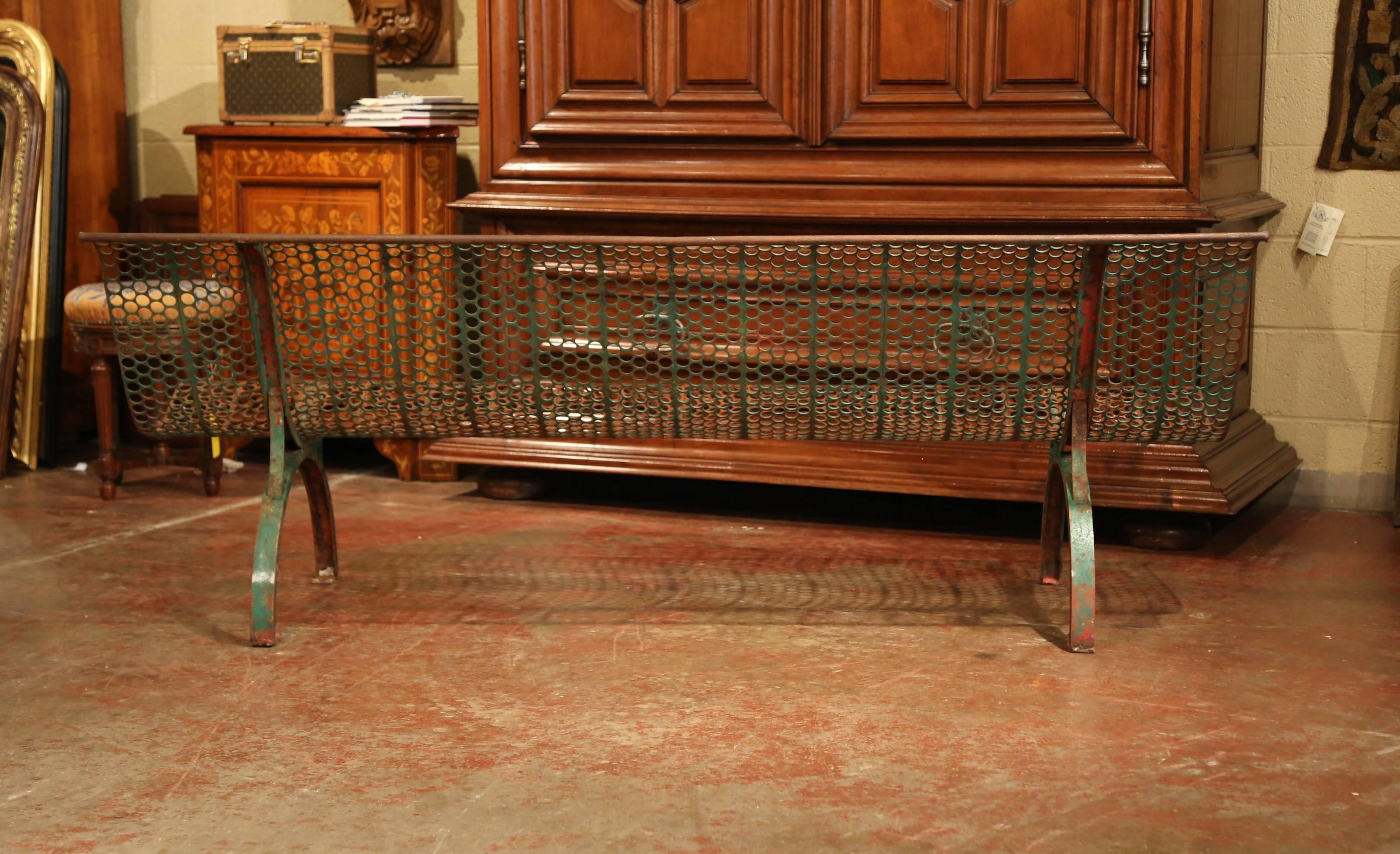 Early 20th Century French Iron Garden Bench with Curved Back and Seat 5