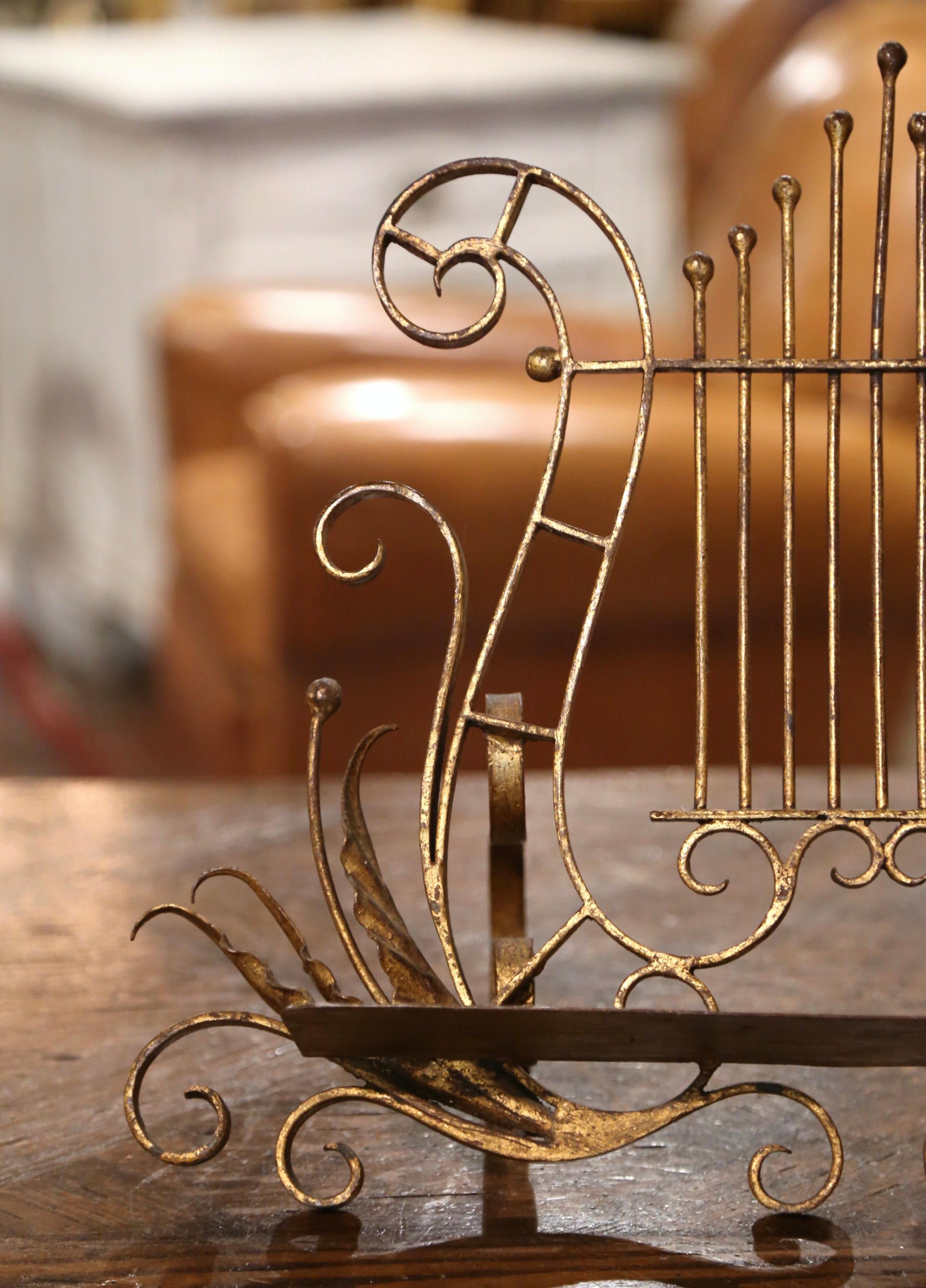 Louis XV Porte-livre à lyre en fer peint en doré du début du 20e siècle, porte-musique en vente