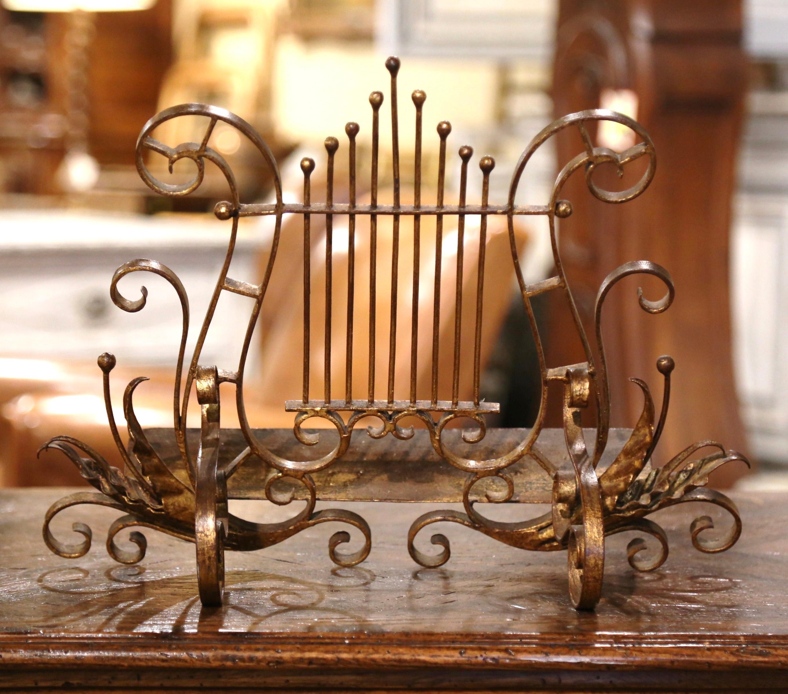 20ième siècle Porte-livre à lyre en fer peint en doré du début du 20e siècle, porte-musique en vente