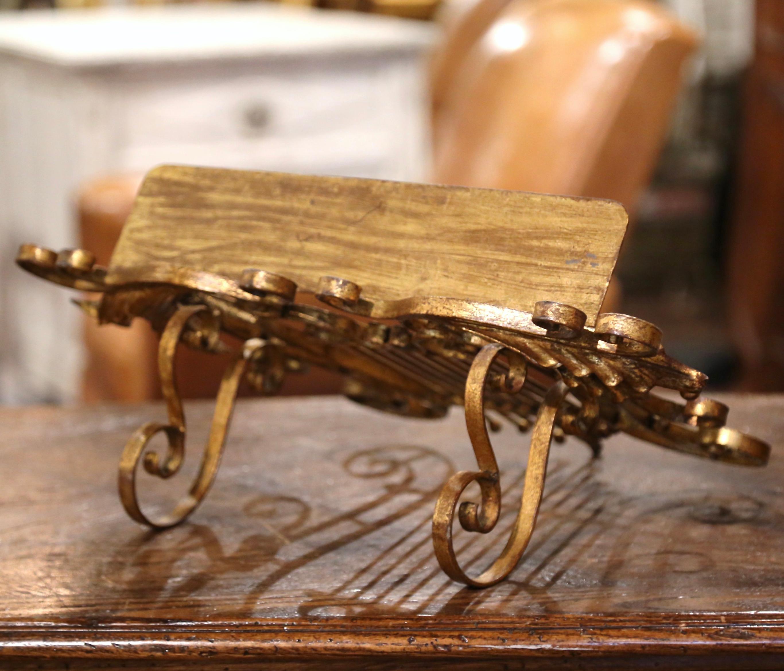 Fer Porte-livre à lyre en fer peint en doré du début du 20e siècle, porte-musique en vente