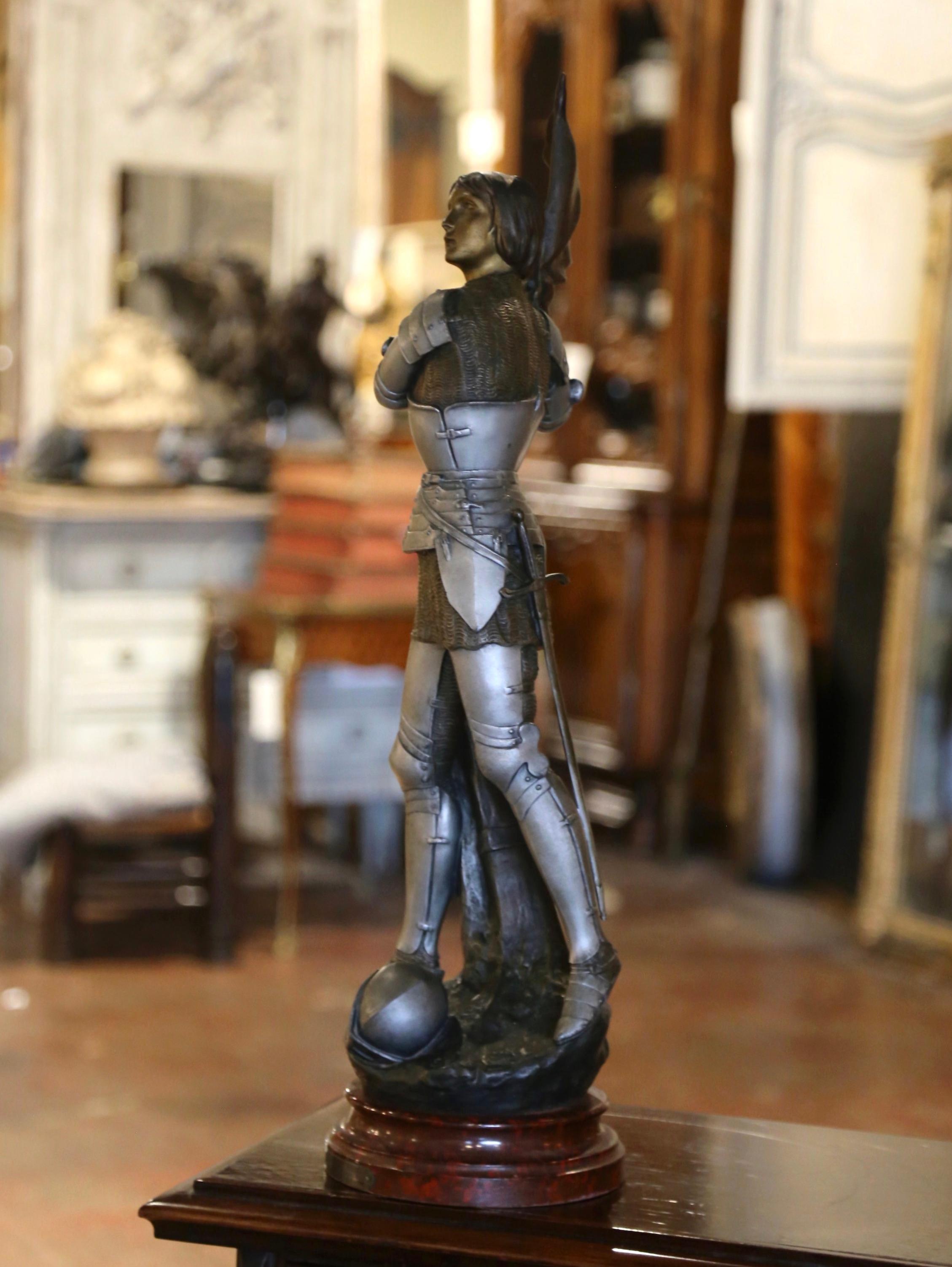 Figura di Giovanna d'Arco francese del primo Novecento in speltro patinato di Ernest Legrand in vendita 1