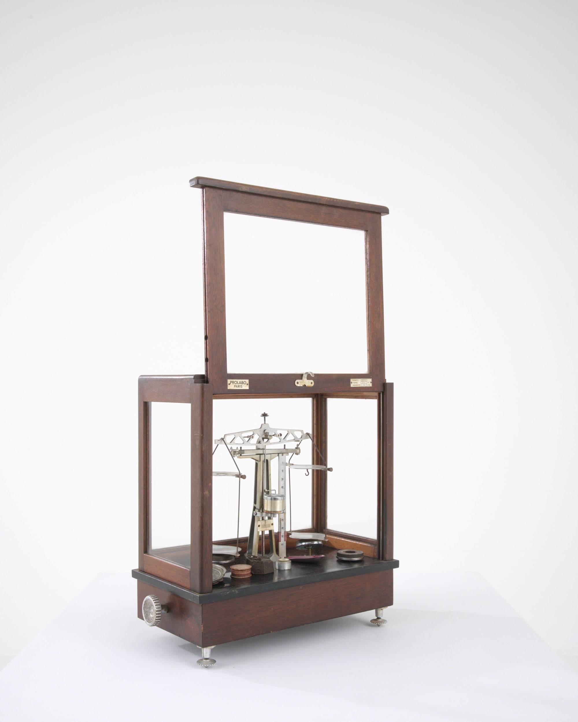 Early 20th Century French Laboratory Scale For Sale 1