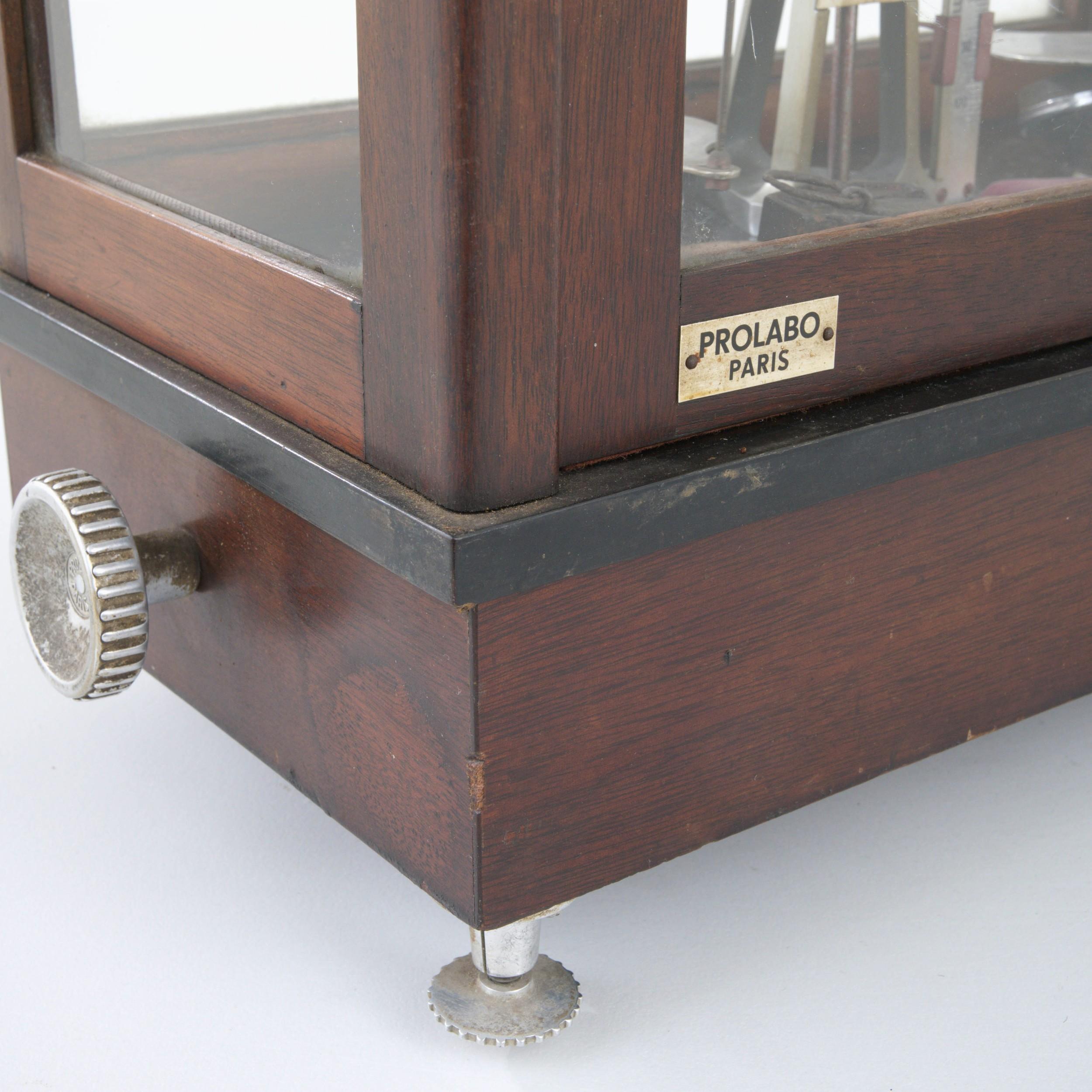 Early 20th Century French Laboratory Scale For Sale 4