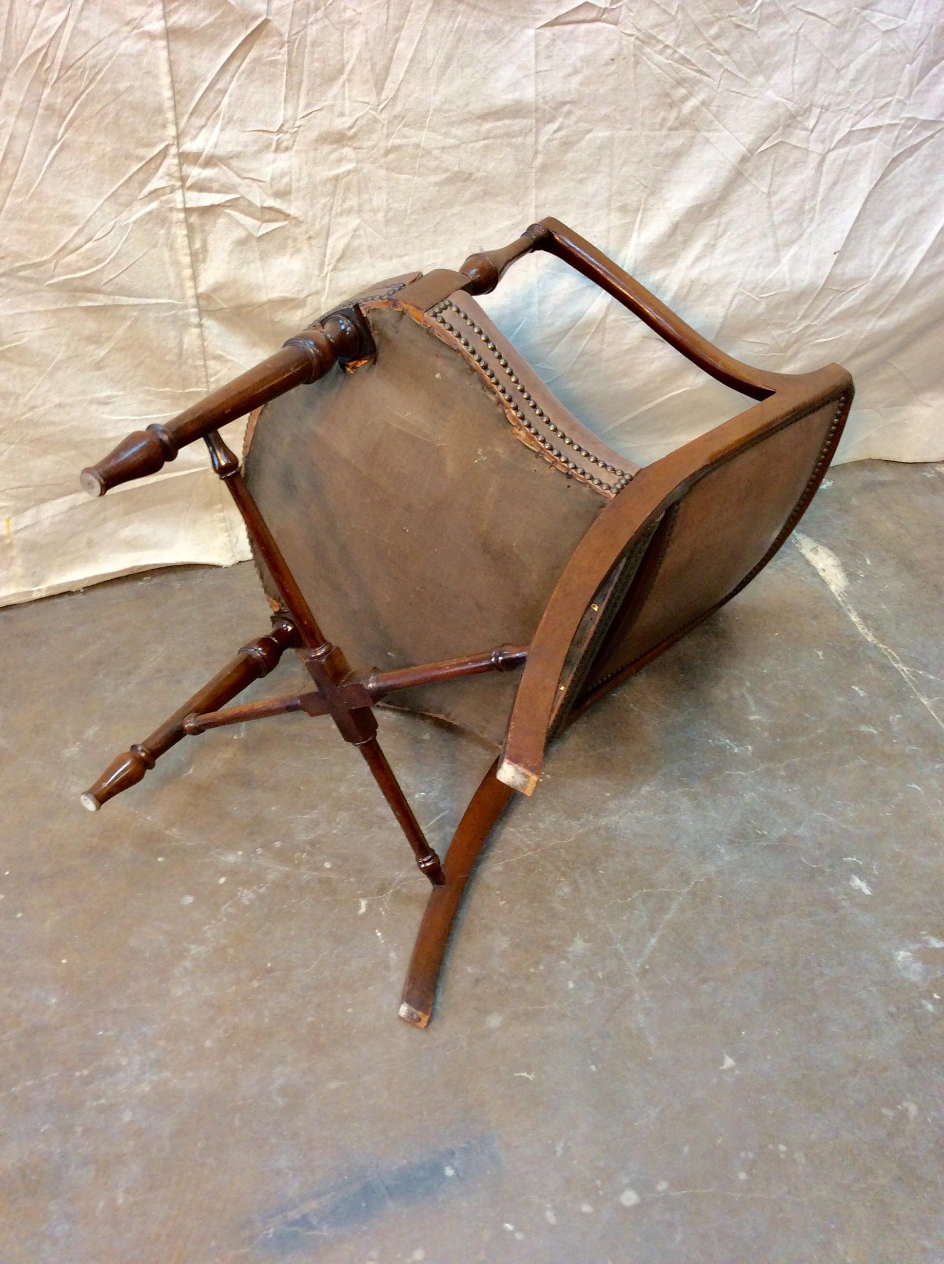 Early 20th Century French Leather and Walnut Armchair For Sale 8