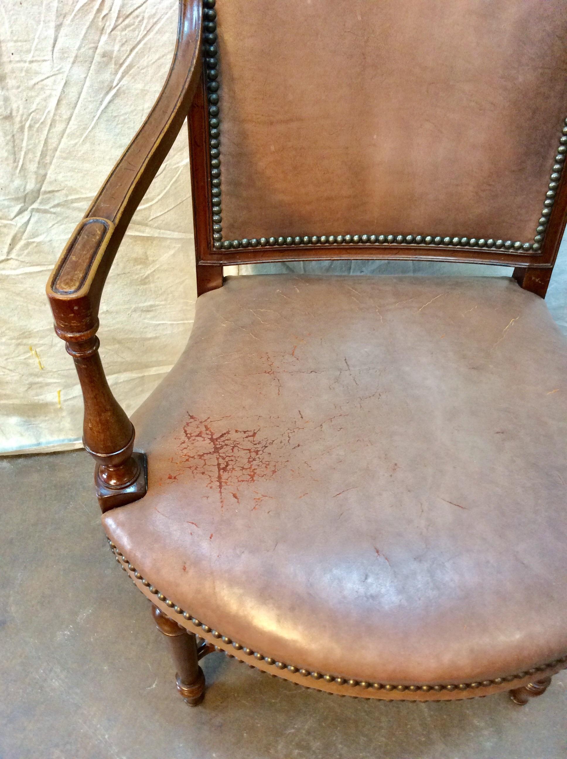 Early 20th Century French Leather and Walnut Armchair For Sale 1