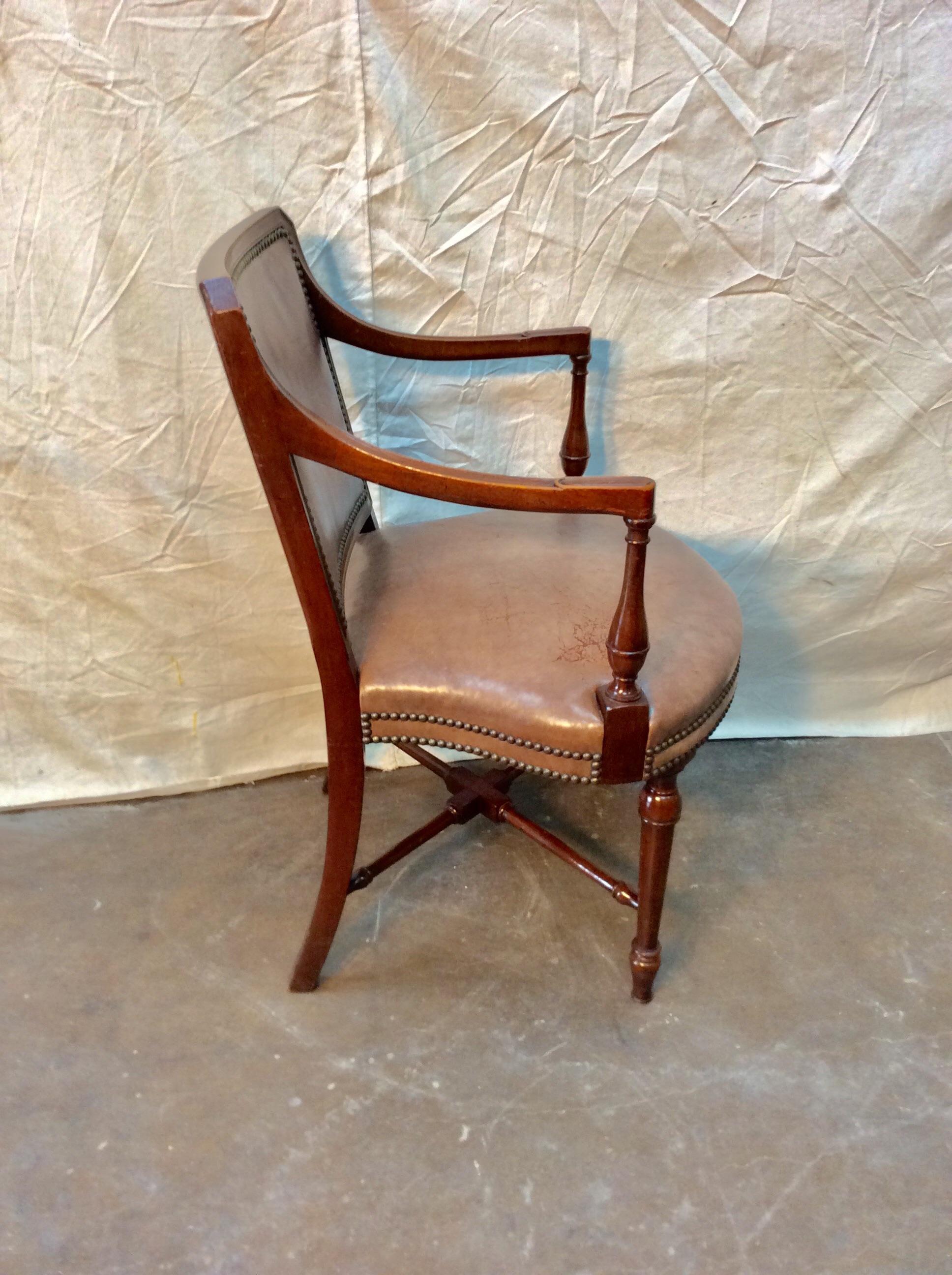 Early 20th Century French Leather and Walnut Armchair For Sale 3