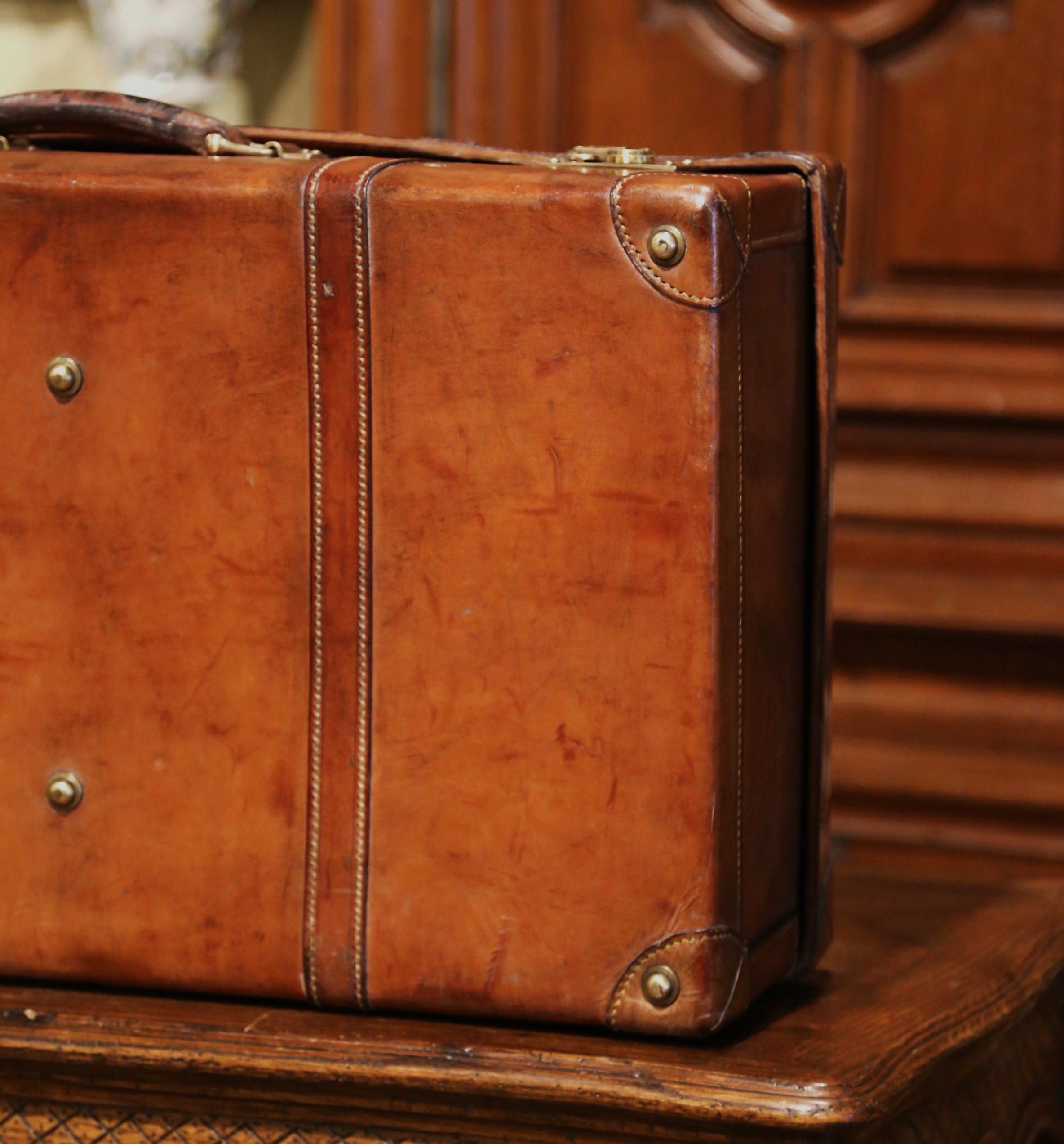 Early 20th Century French Leather Suitcase with Inside Upholstery and Tray 12
