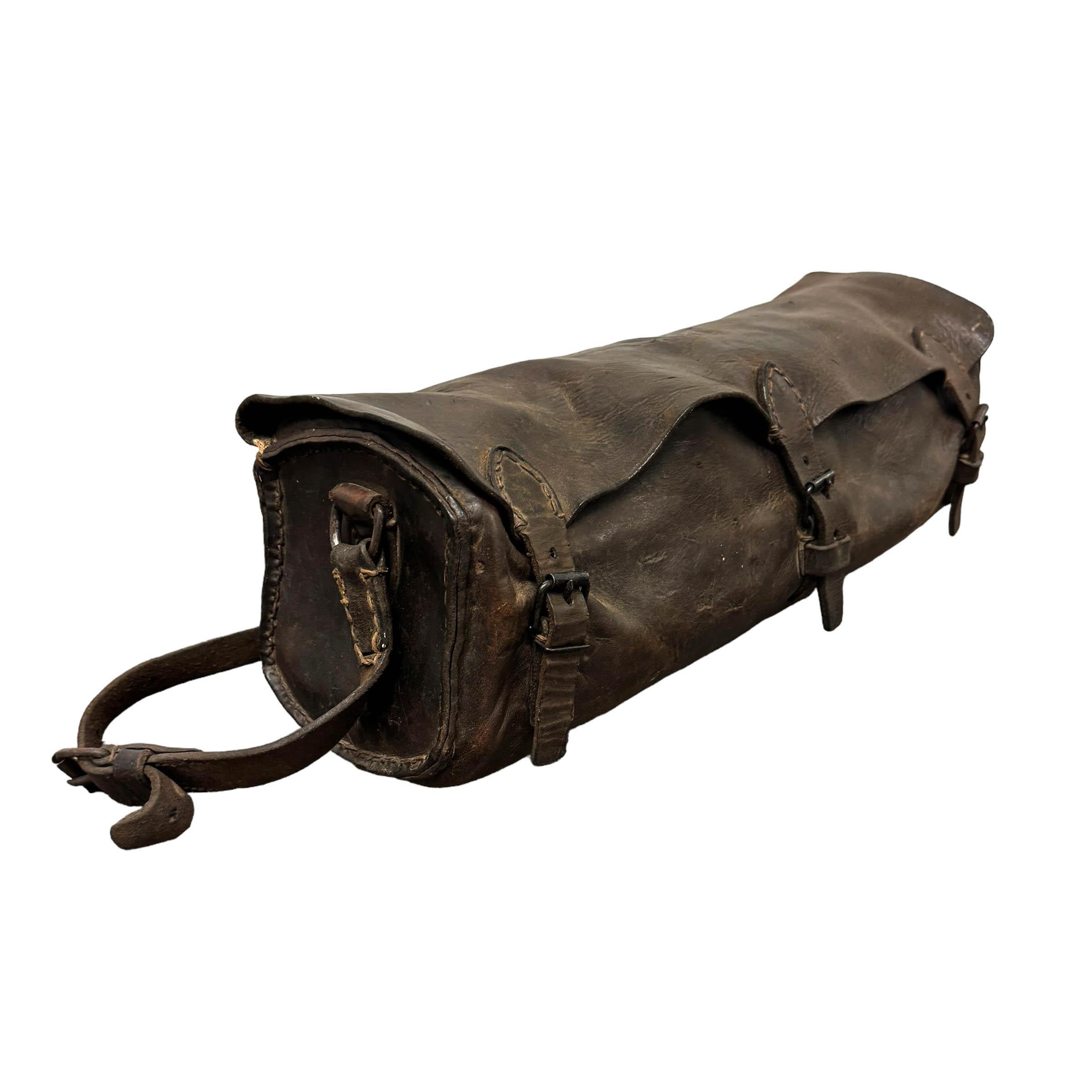 Francese Borsa per attrezzi in pelle francese dei primi del Novecento proveniente da un treno in vendita