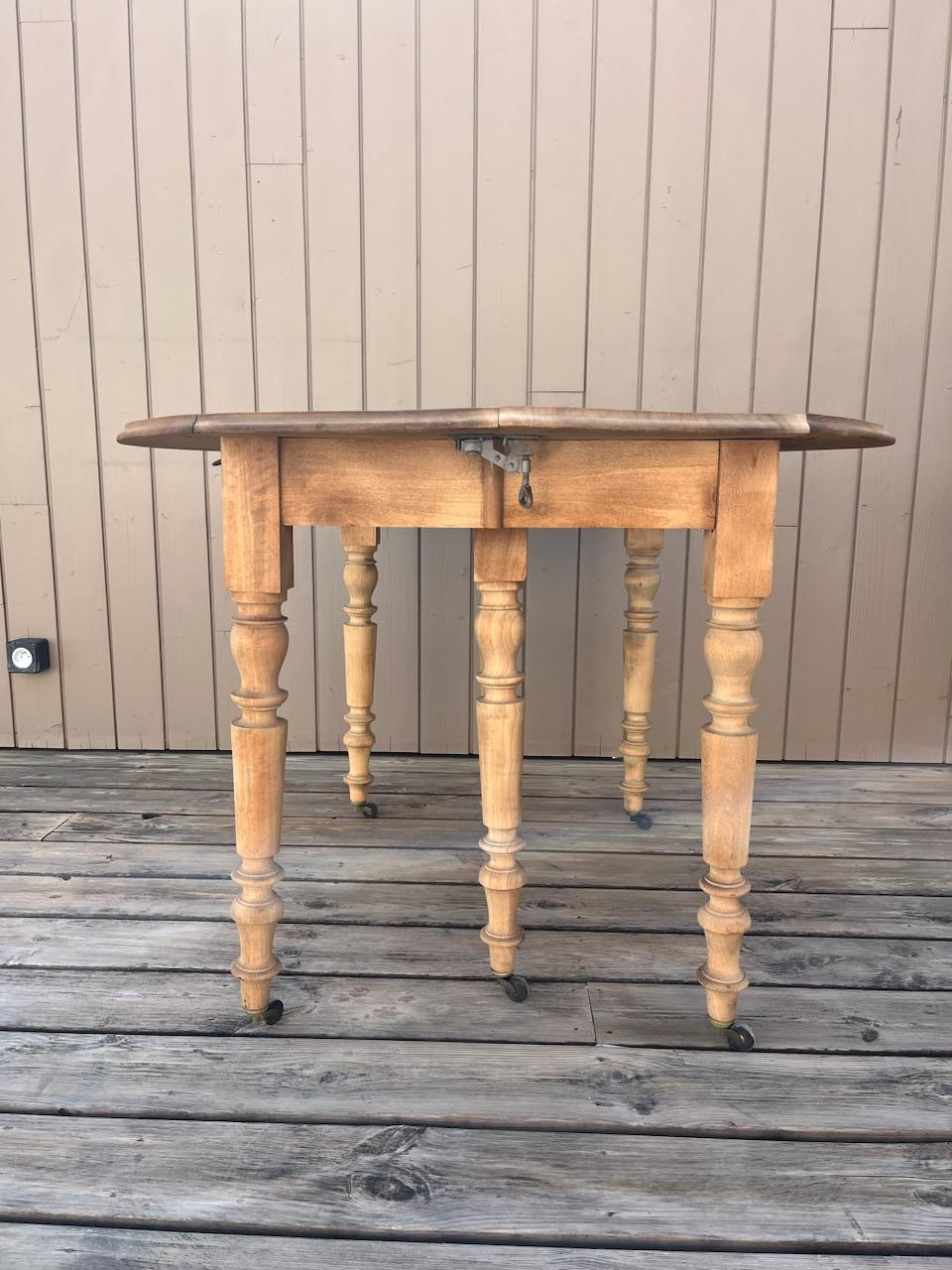 Early 20th century French Light Walnut Antique Console or Table, 1900s For Sale 6