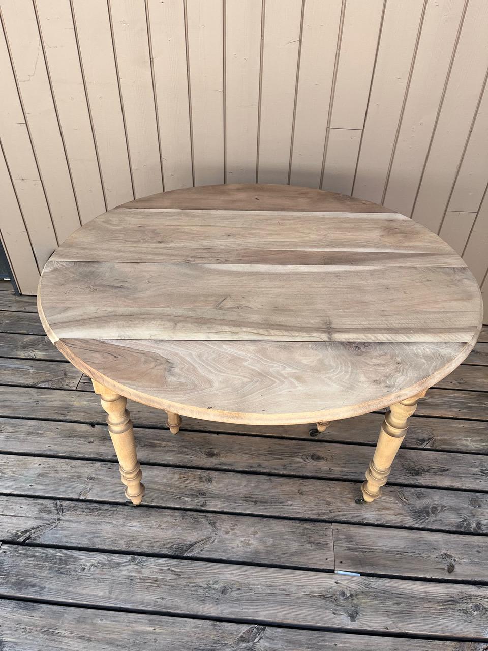 Early 20th century French Light Walnut Antique Console or Table, 1900s For Sale 3