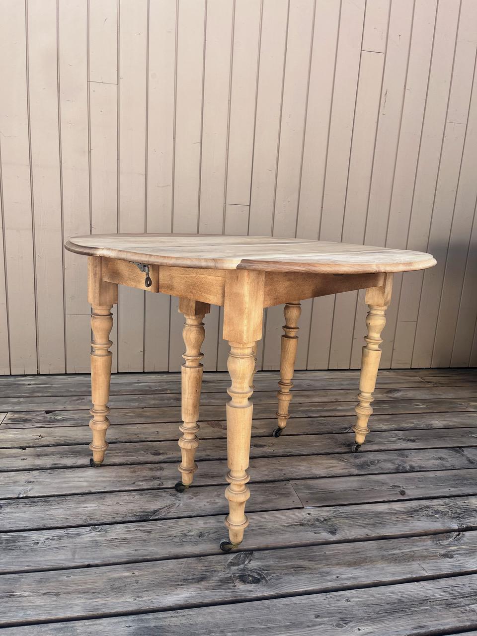 Early 20th century French Light Walnut Antique Console or Table, 1900s For Sale 5