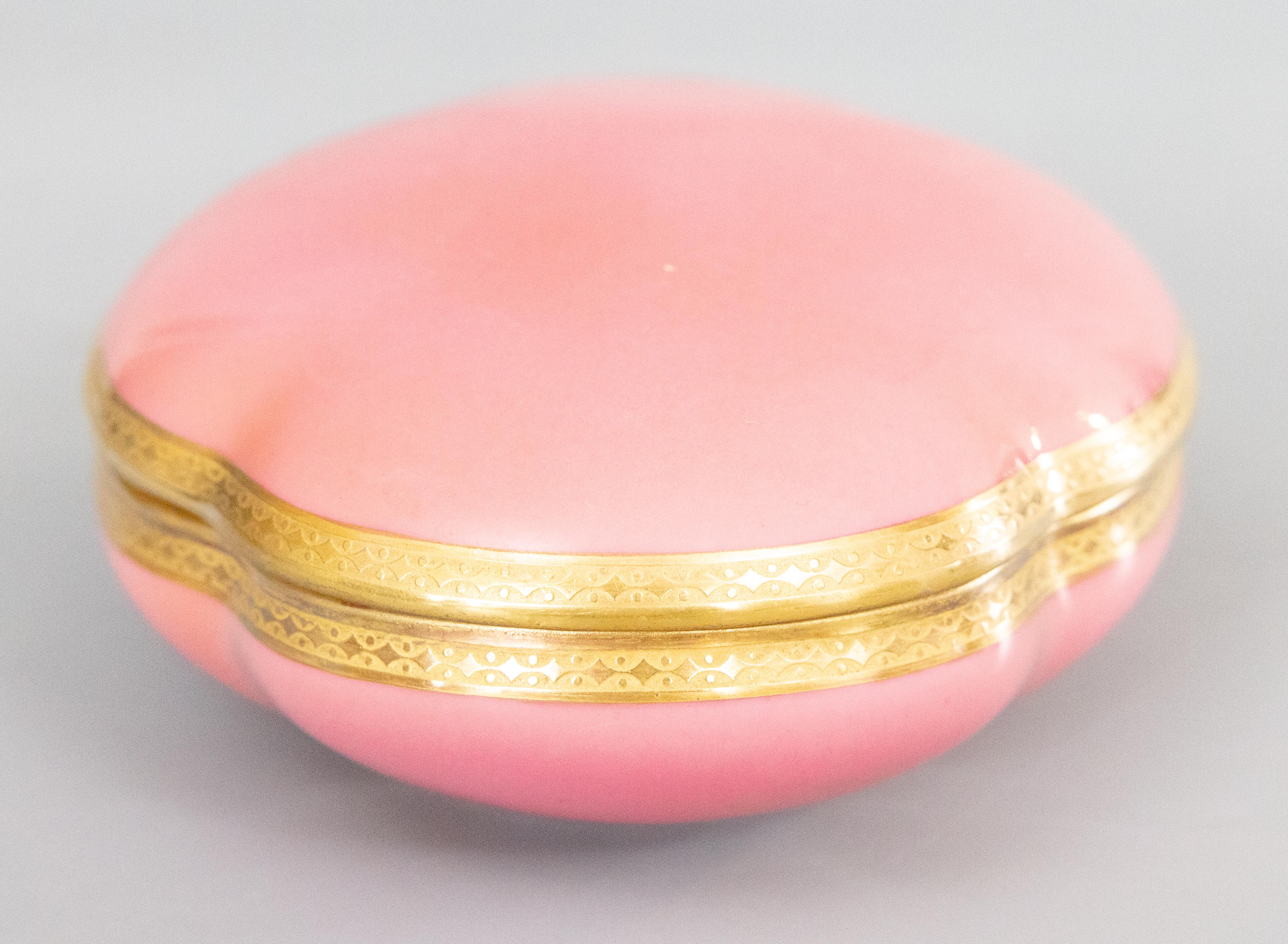 Early 20th Century French Limoges Pink Gilt Porcelain Jewelry Box In Good Condition For Sale In Pearland, TX