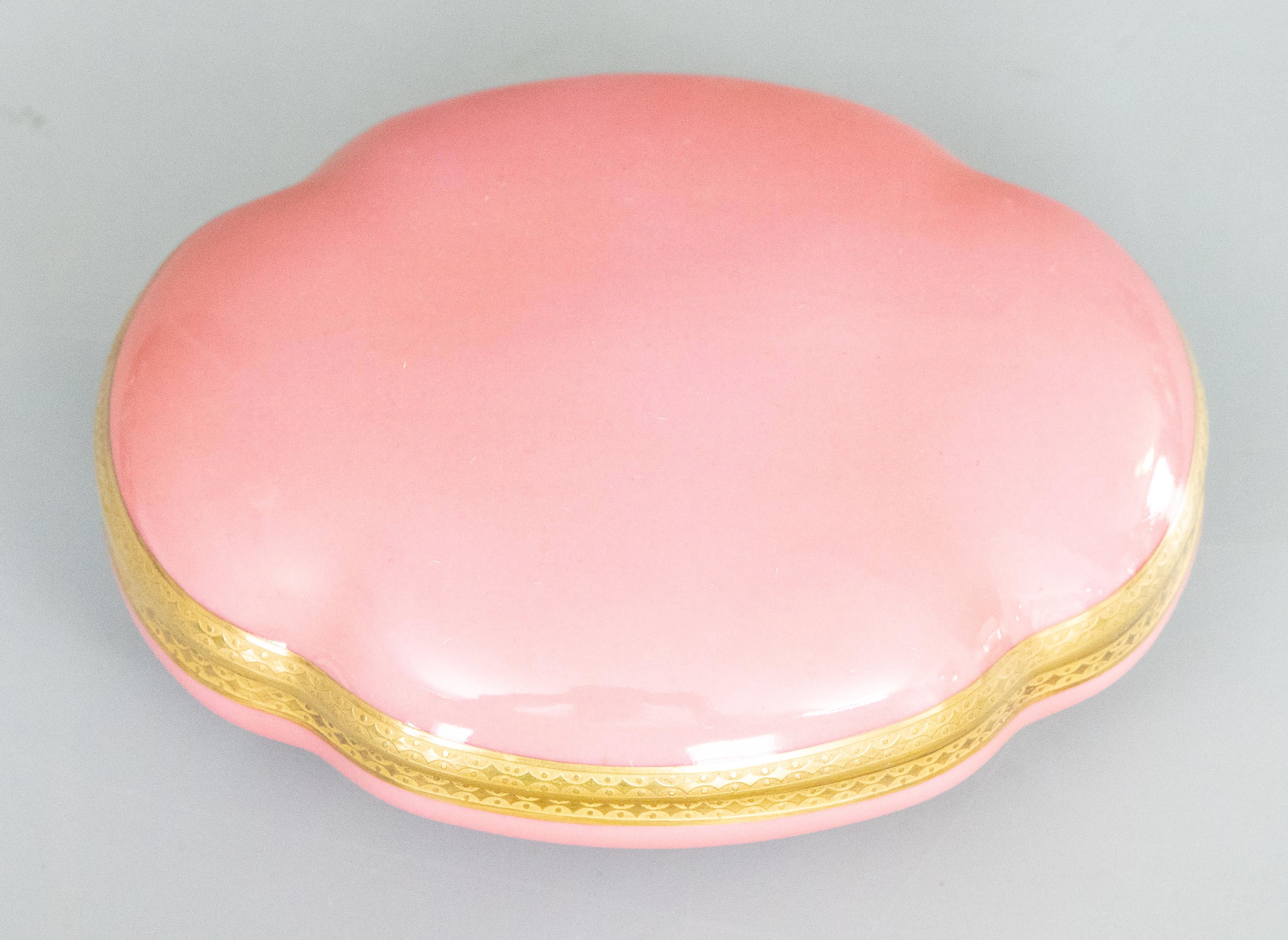 Early 20th Century French Limoges Pink Gilt Porcelain Jewelry Box For Sale 1
