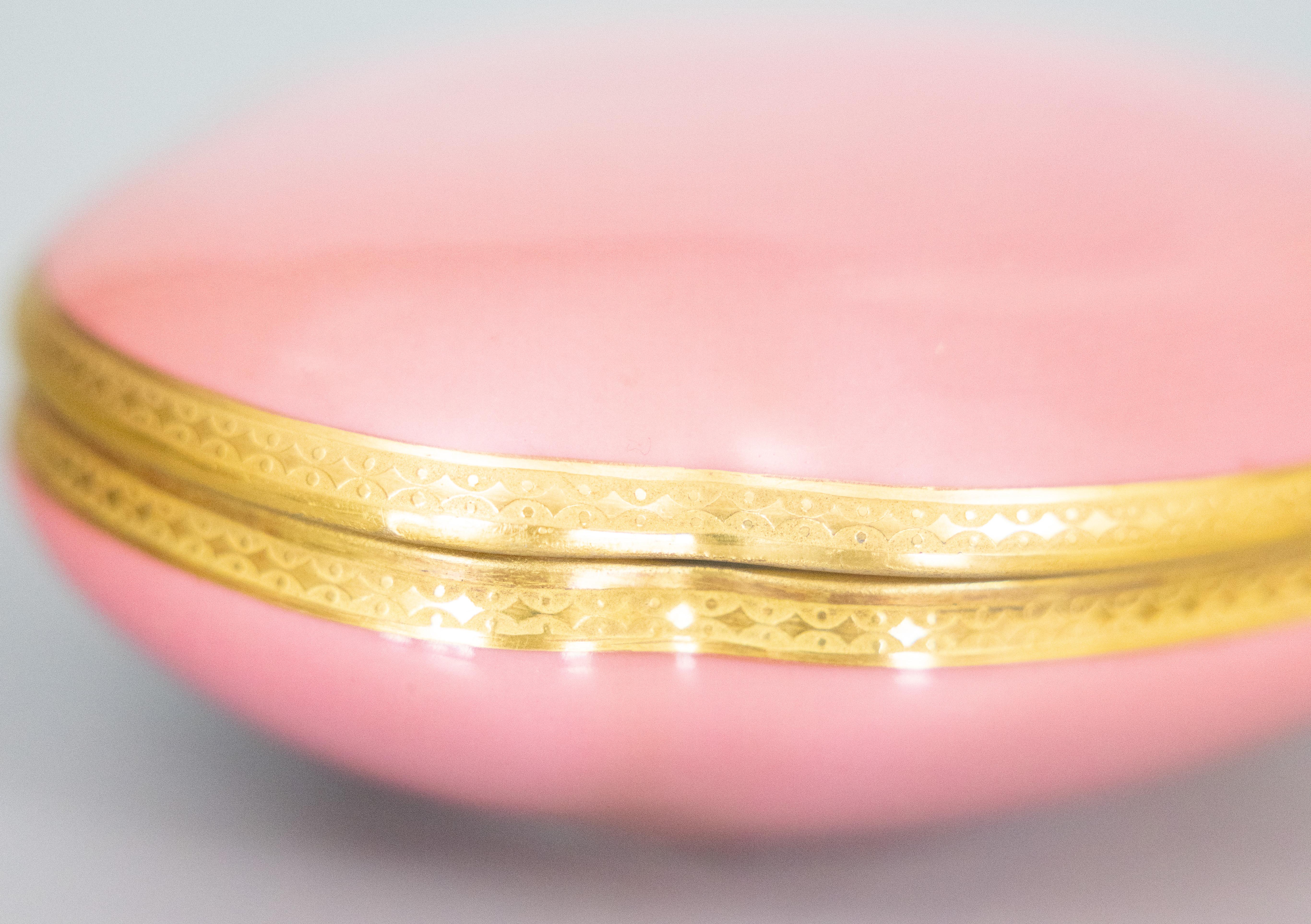 Early 20th Century French Limoges Pink Gilt Porcelain Jewelry Box For Sale 3