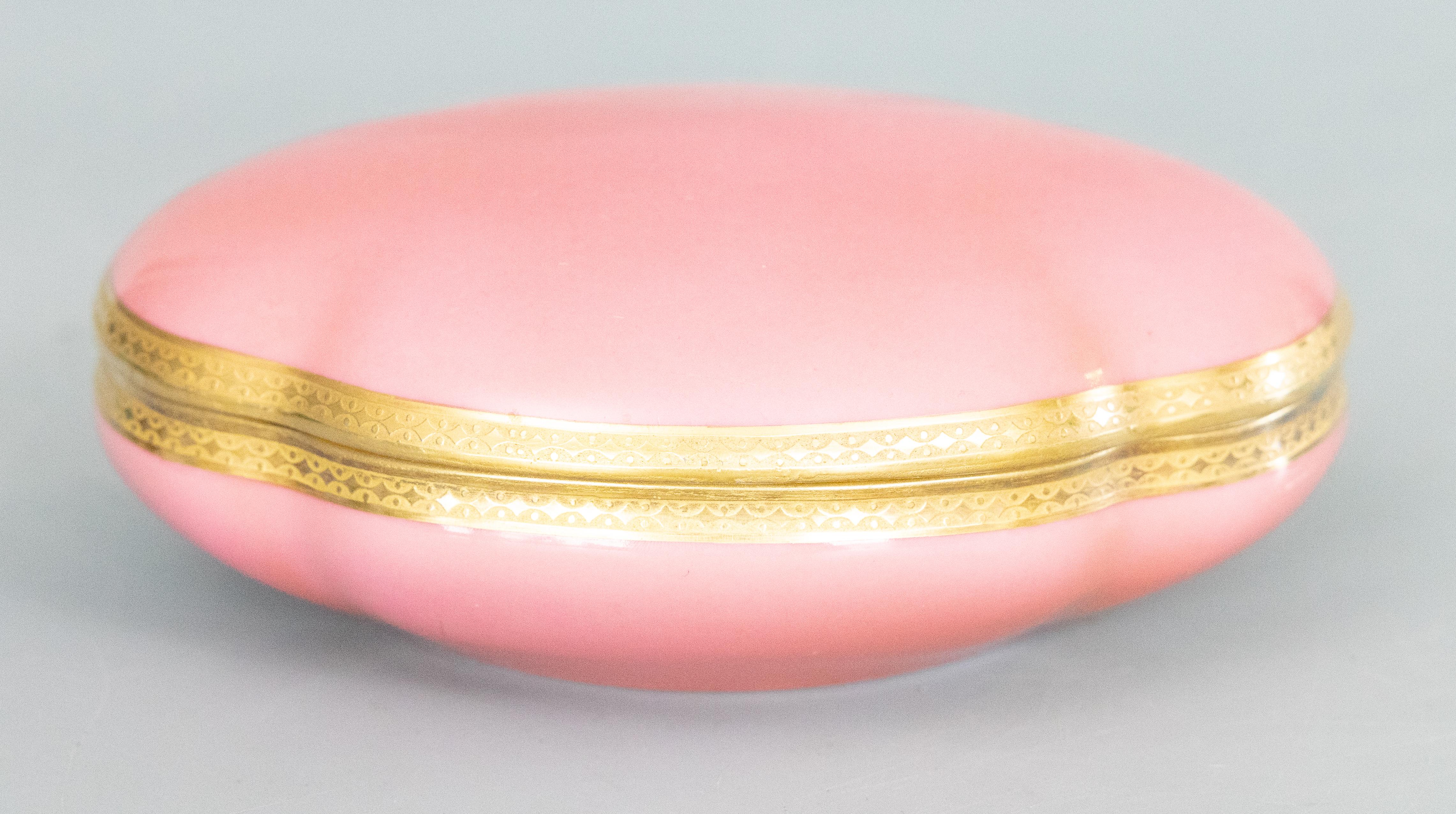 Boîte à bijoux française du début du 20e siècle en porcelaine rose dorée de Limoges en vente 2