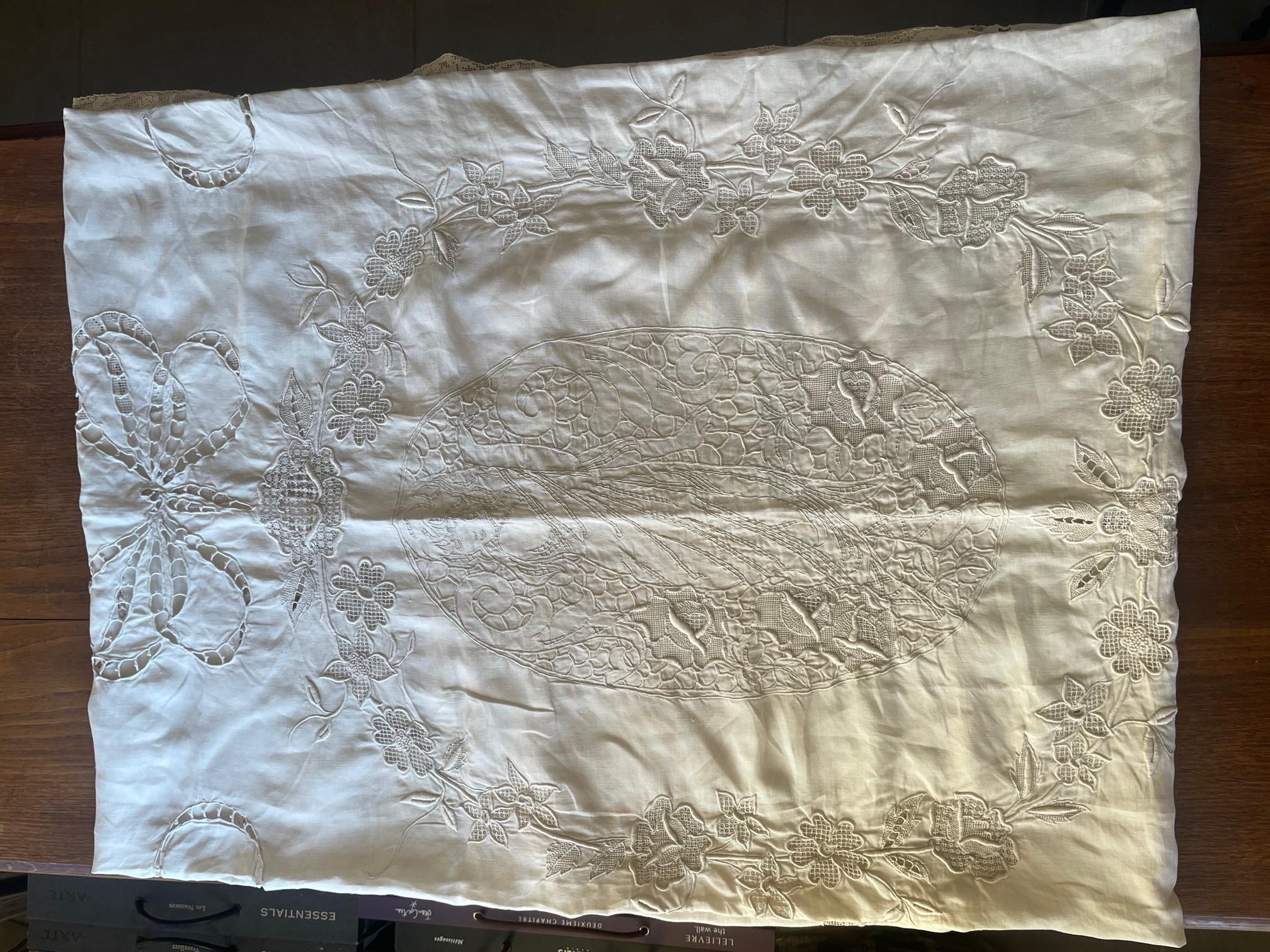 Early 20th century French Linen Lace Handmade Panel, 1900s For Sale 7