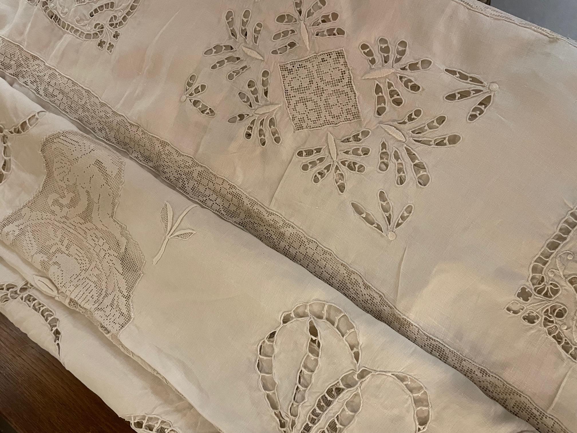 Beautiful and rare 20th century French hand made Linen lace panel from the 1900s. Exceptional details, girl in a medallion in the center of the panel, flowers, bow, angels laced all over the panel. 
Stunning quality and perfect condition.