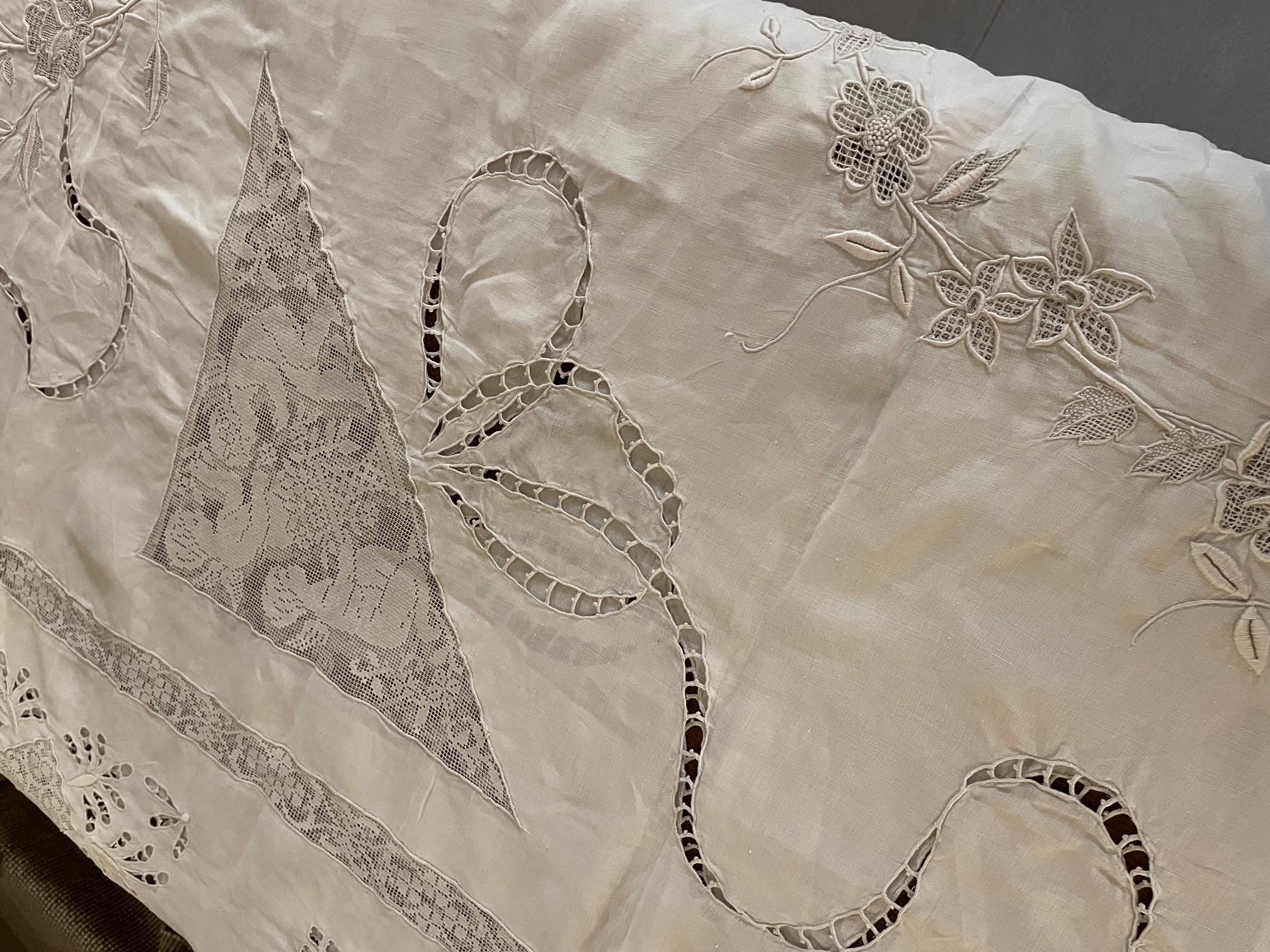 Early 20th century French Linen Lace Handmade Panel, 1900s For Sale 5