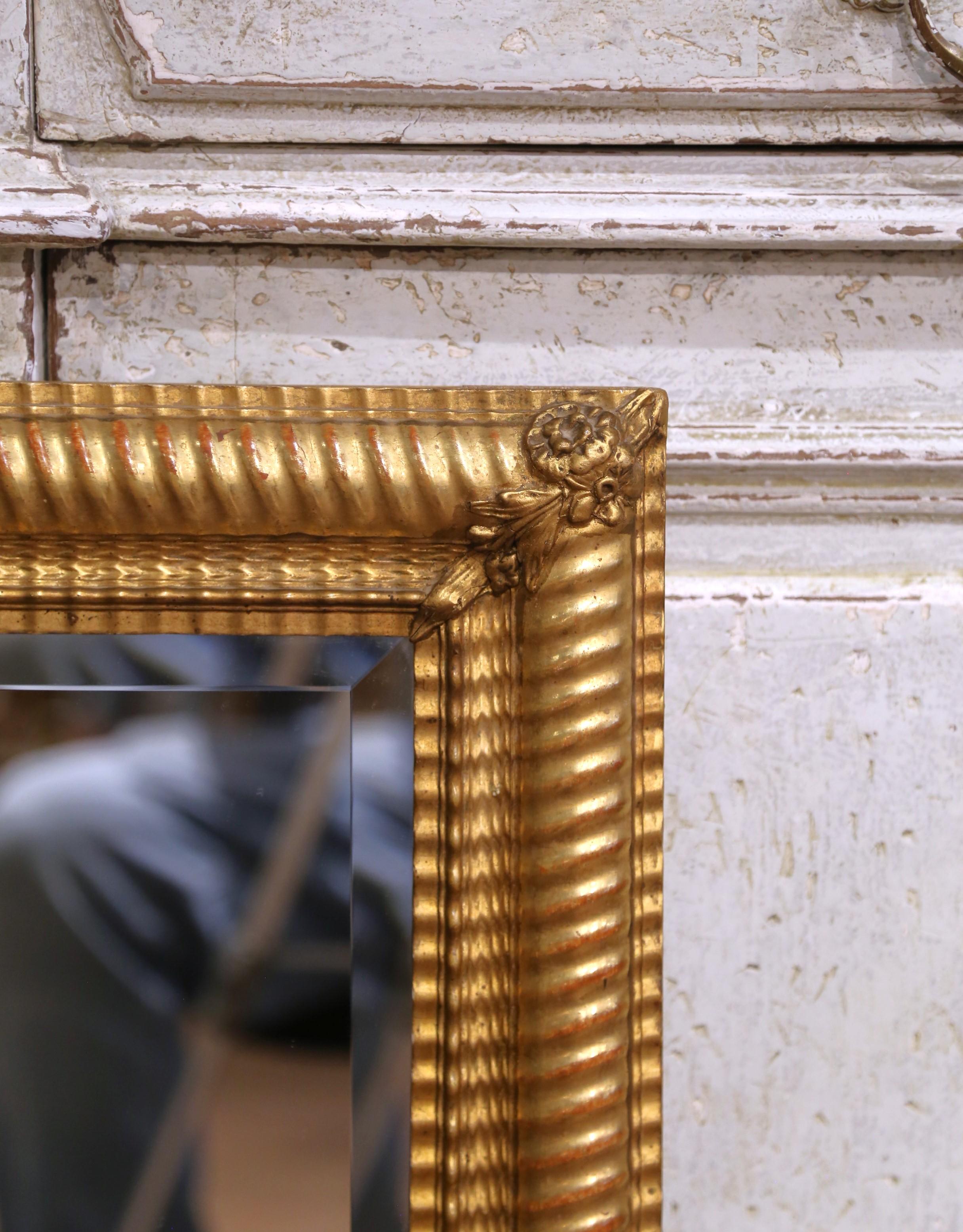 Französischer Louis Philippe Giltwood-Wandspiegel mit abgeschrägtem Glas aus dem frühen 20. (Handgeschnitzt) im Angebot