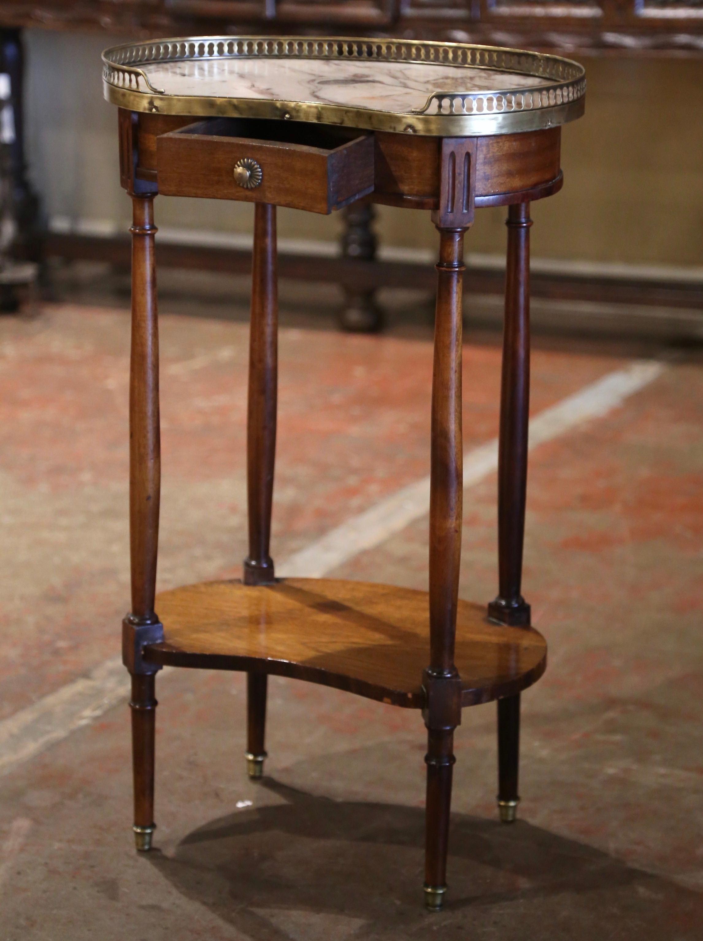 20ième siècle Table d'appoint en acajou à plateau de marbre Louis Philippe du début du XXe siècle en vente