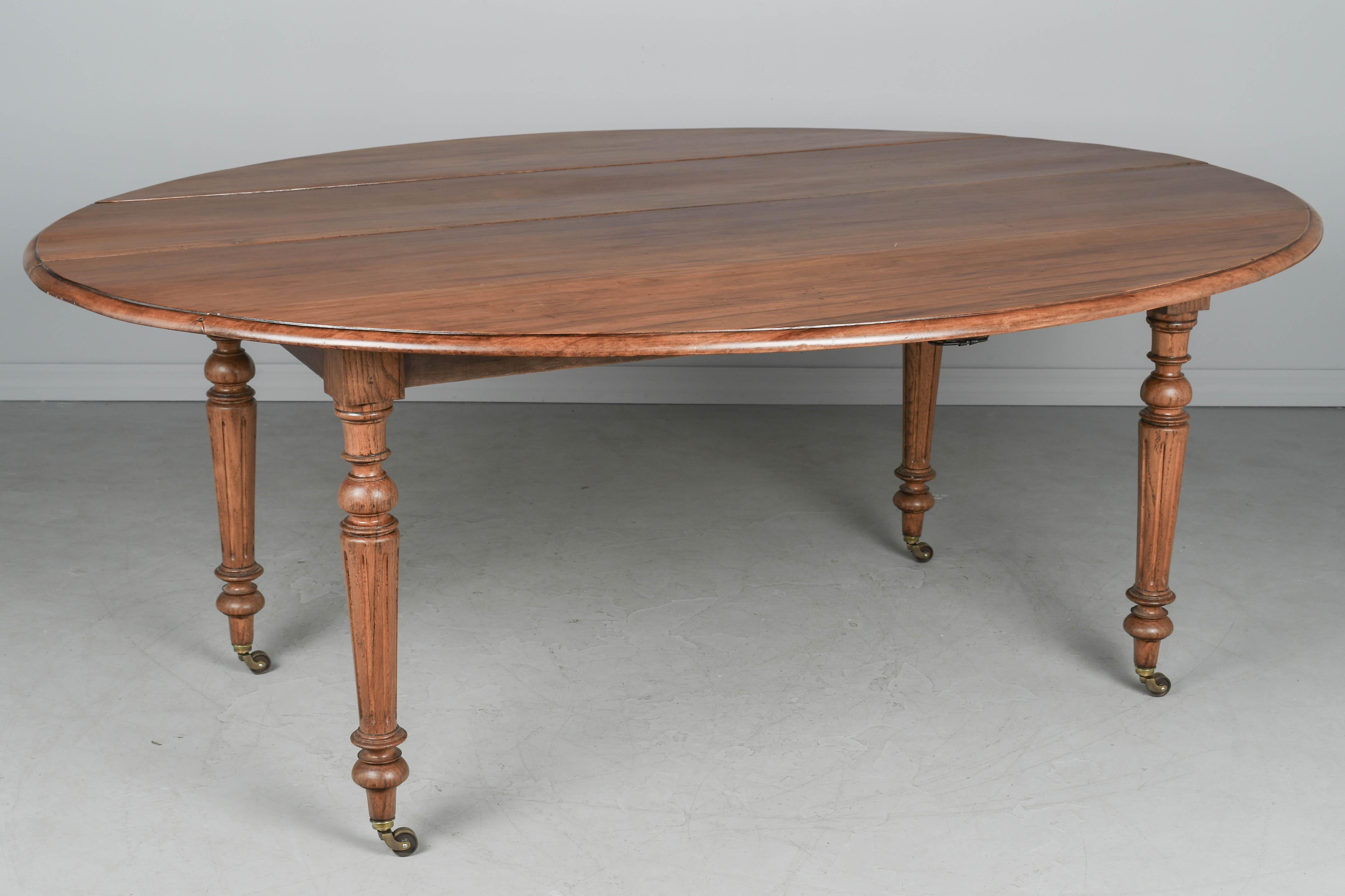 Mesa de comedor ovalada de estilo Louis Philippe francés de principios del siglo XX Luis Felipe en venta