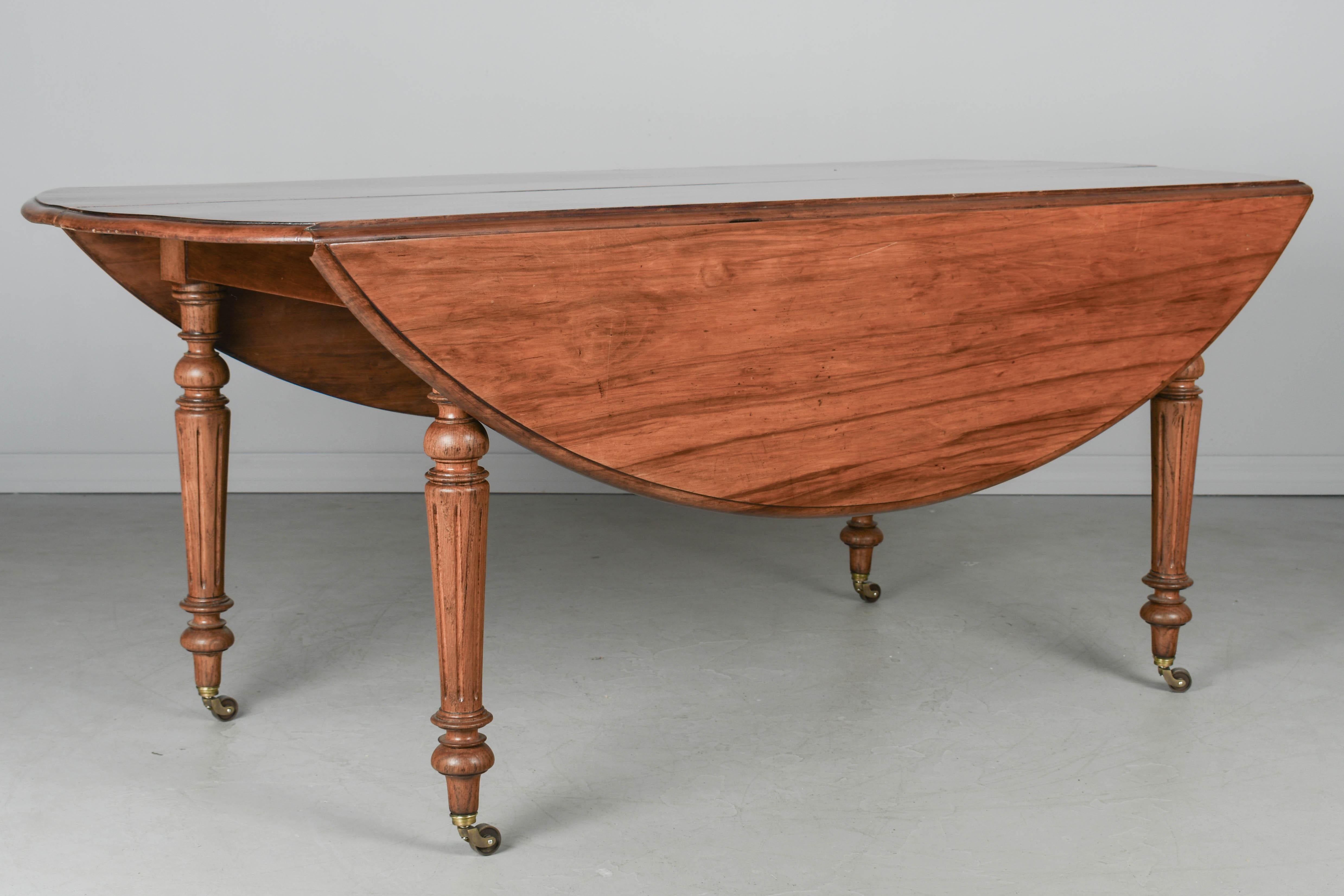 Mesa de comedor ovalada de estilo Louis Philippe francés de principios del siglo XX Francés en venta