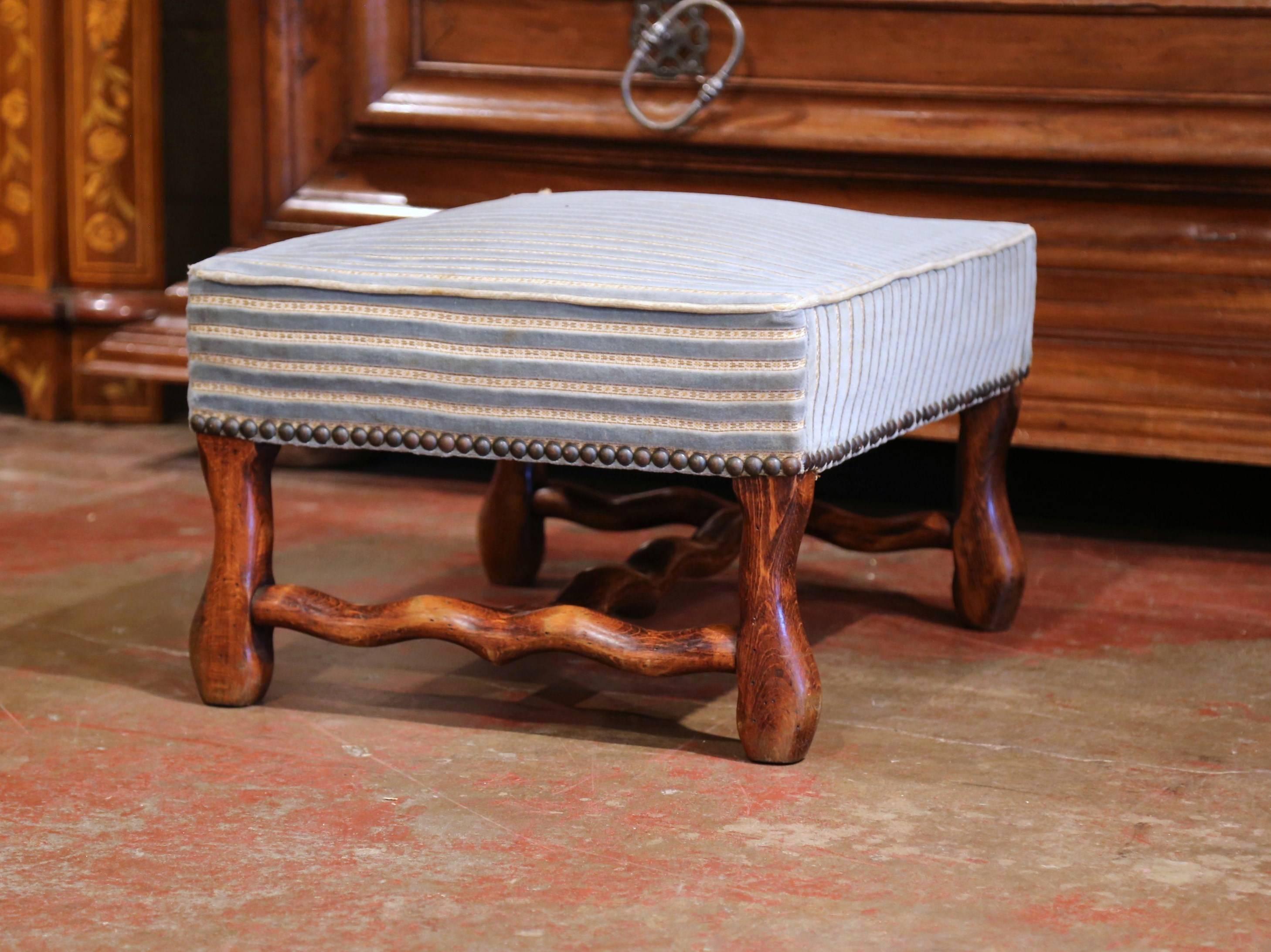 Early 20th Century French Louis XIII Carved Mutton Bone Foot Stool In Excellent Condition In Dallas, TX