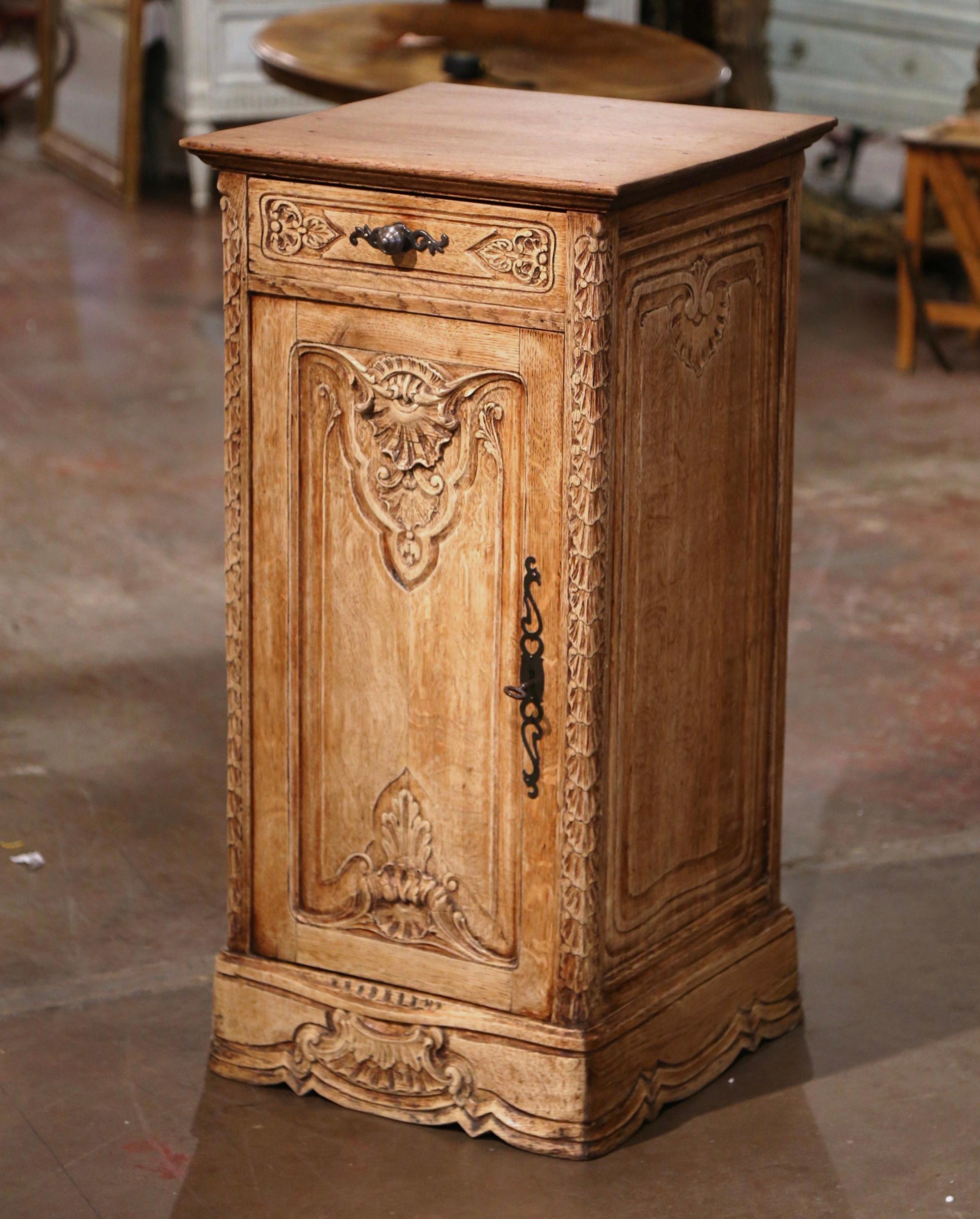 Early 20th Century French Louis XIV Carved Bleached Oak Cabinet from Normandy For Sale 1