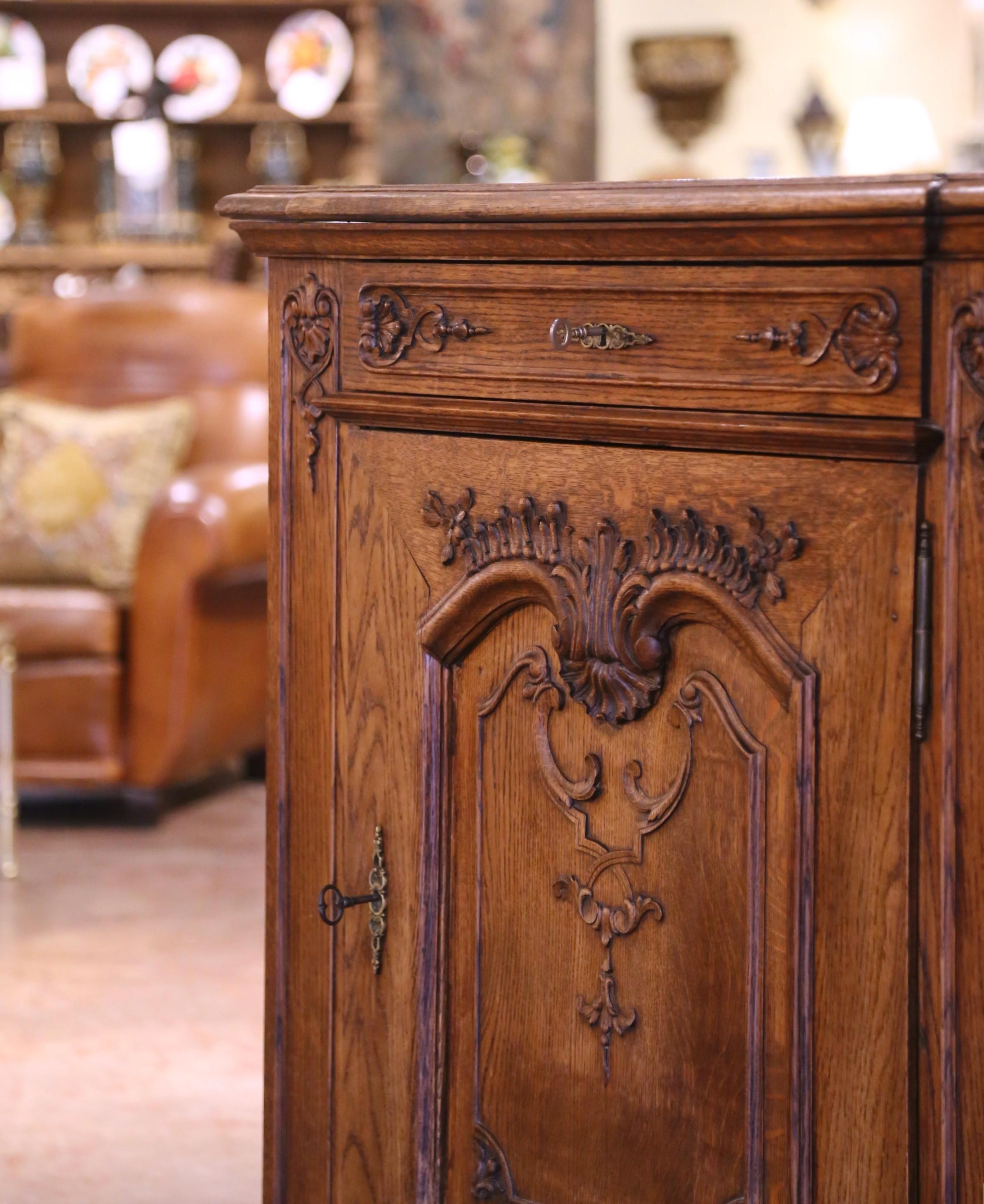 Französischer Louis XIV. geschnitzter Eichenholzschrank „Encoignure“ oder Eckschrank, frühes 20. Jahrhundert im Angebot 2