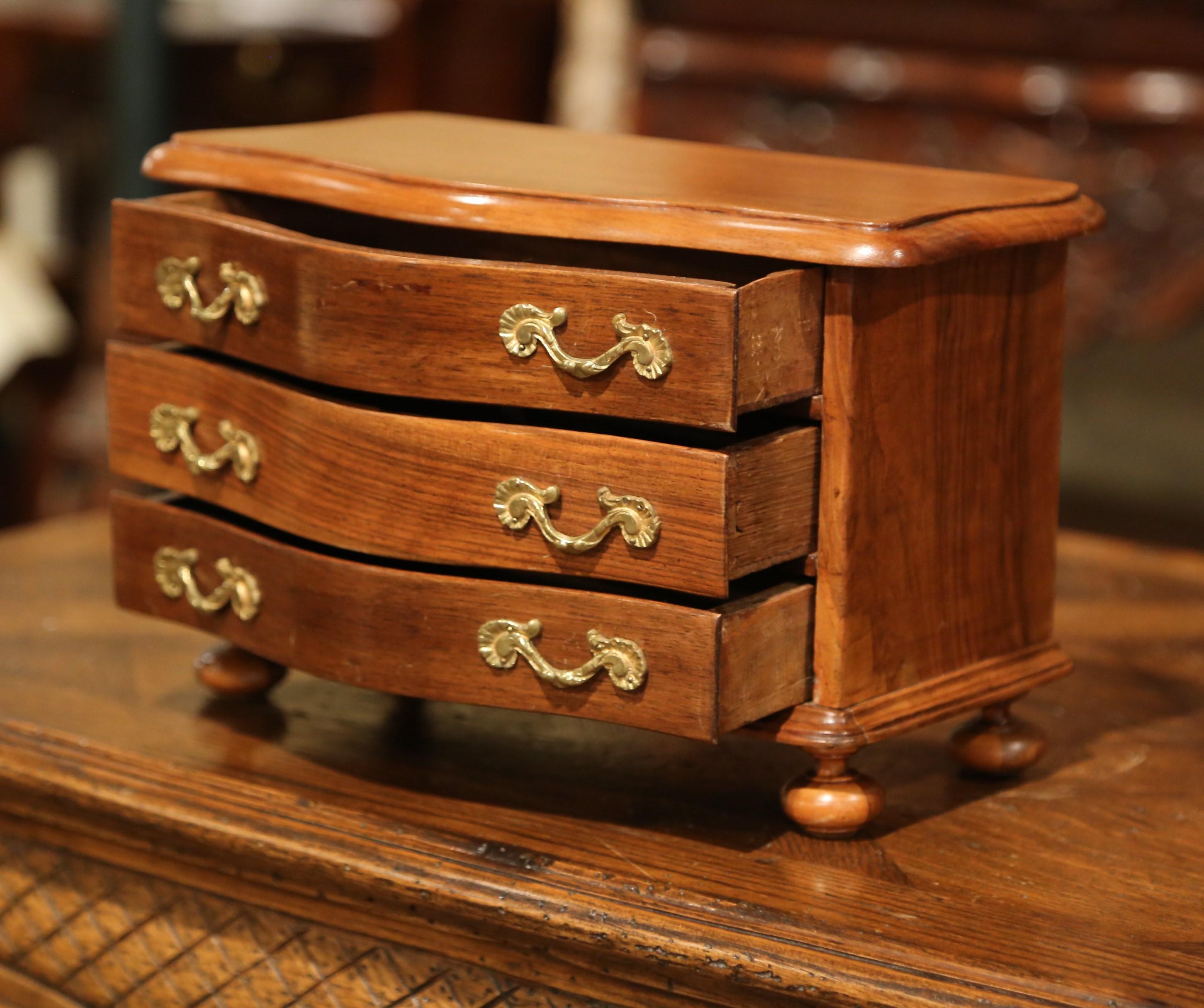 Early 20th Century French Louis XIV Carved Walnut Bombe Miniature Commode Chest For Sale 1