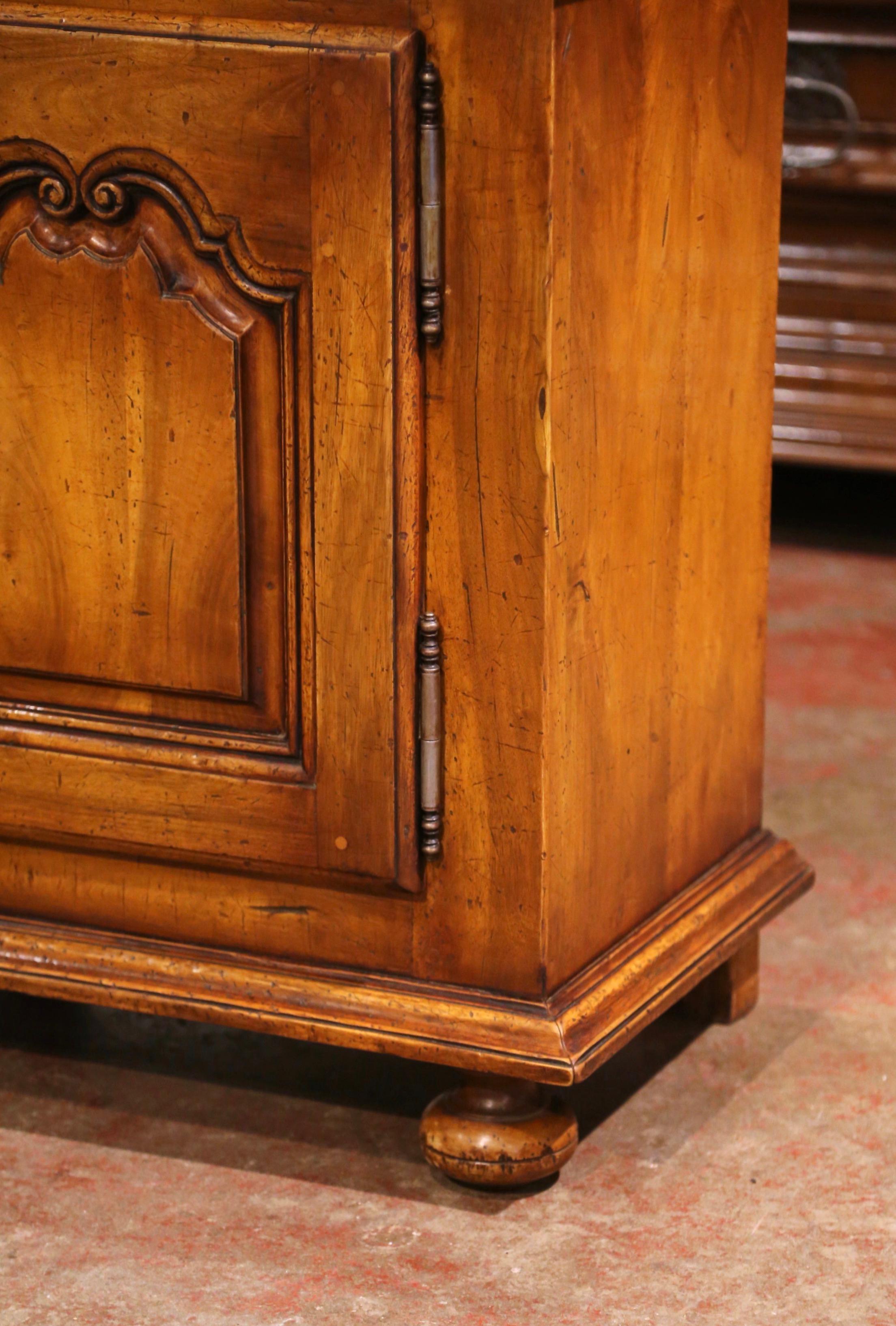 Early 20th Century French Louis XIV Carved Walnut Gun Display Cabinet 9