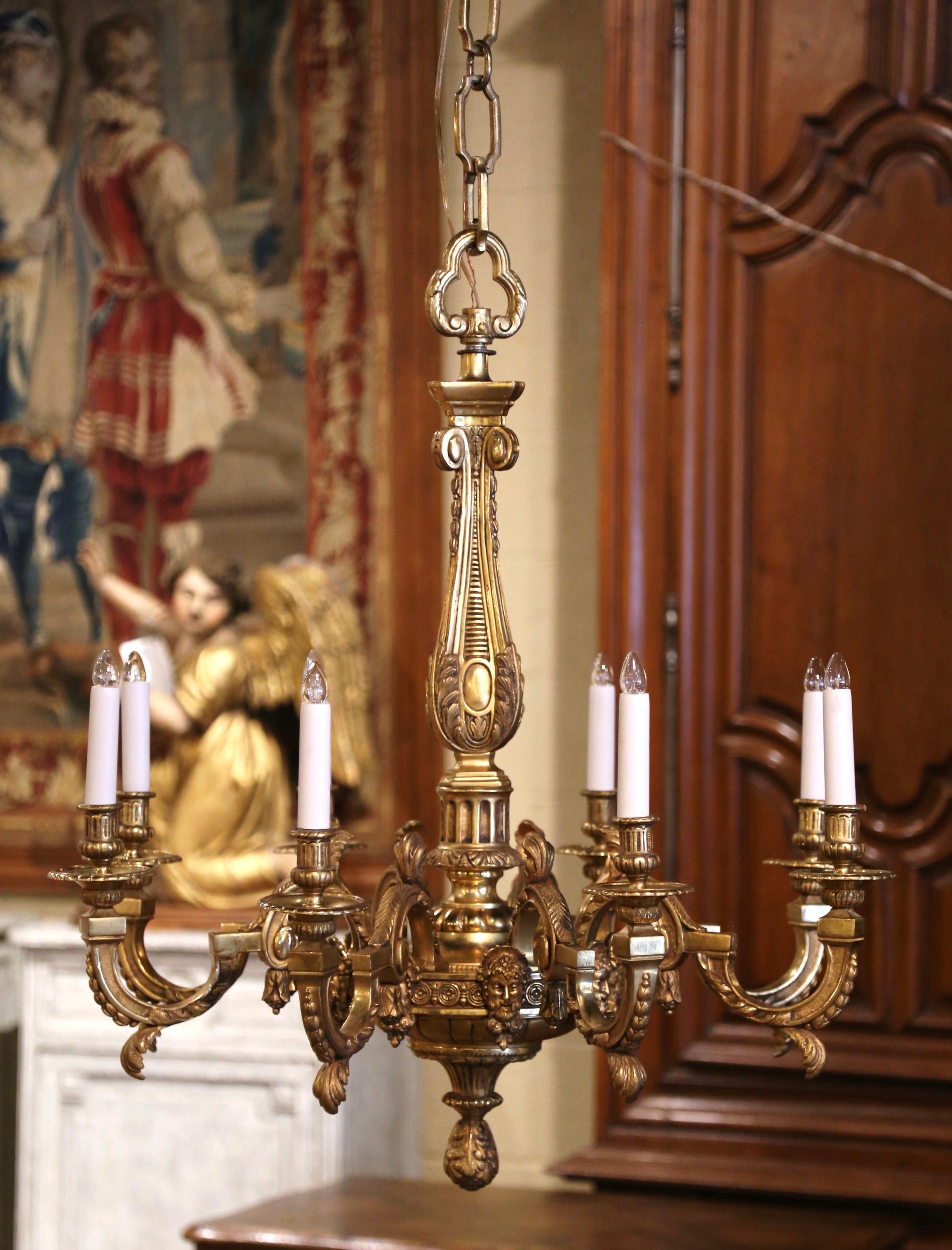 Französischer Louis-XV-Kronleuchter mit acht Leuchten aus Bronze, frühes 20. Jahrhundert im Angebot 1