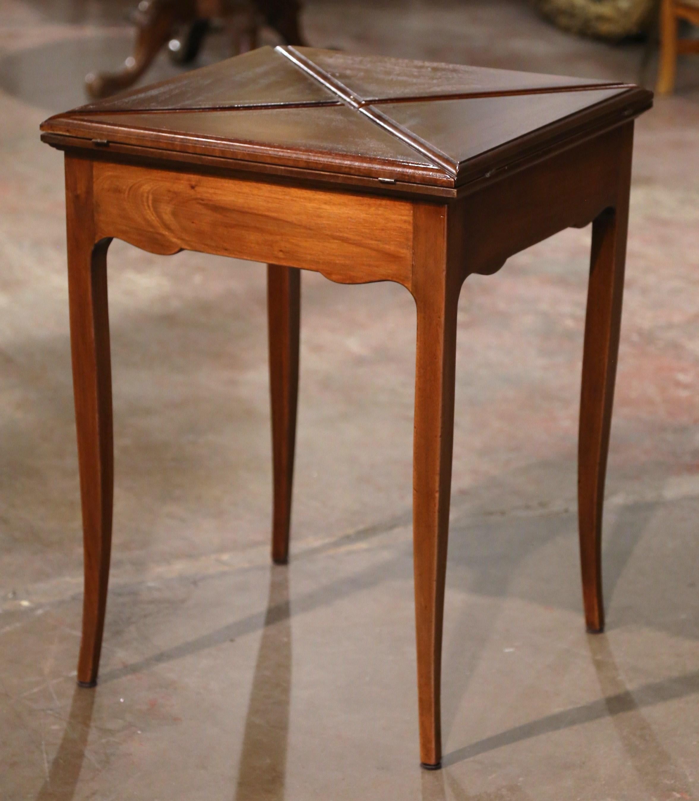 Début du 20e siècle, table de jeu pliante en acajou sculpté de style Louis XV en vente 3
