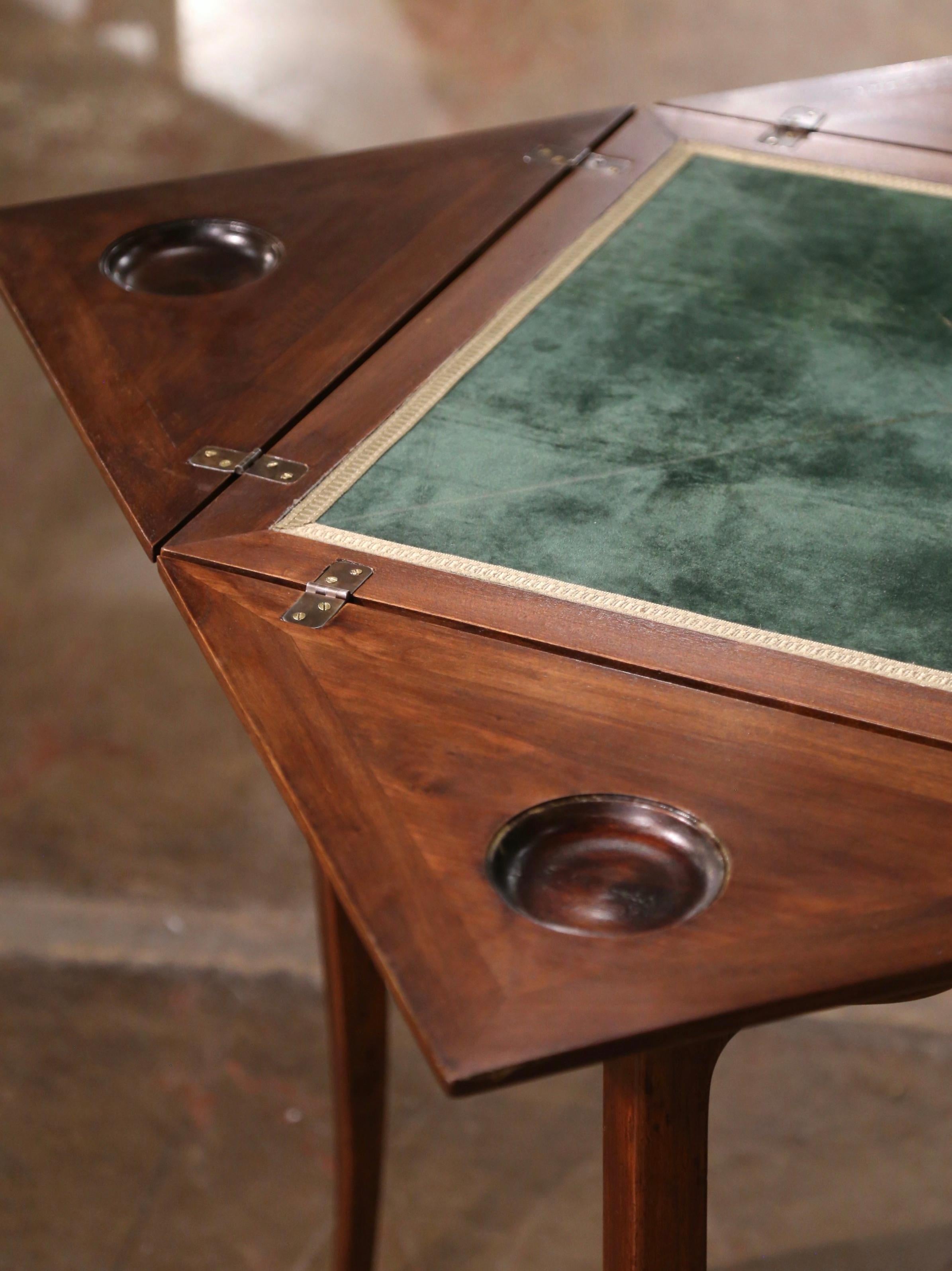 20ième siècle Début du 20e siècle, table de jeu pliante en acajou sculpté de style Louis XV en vente