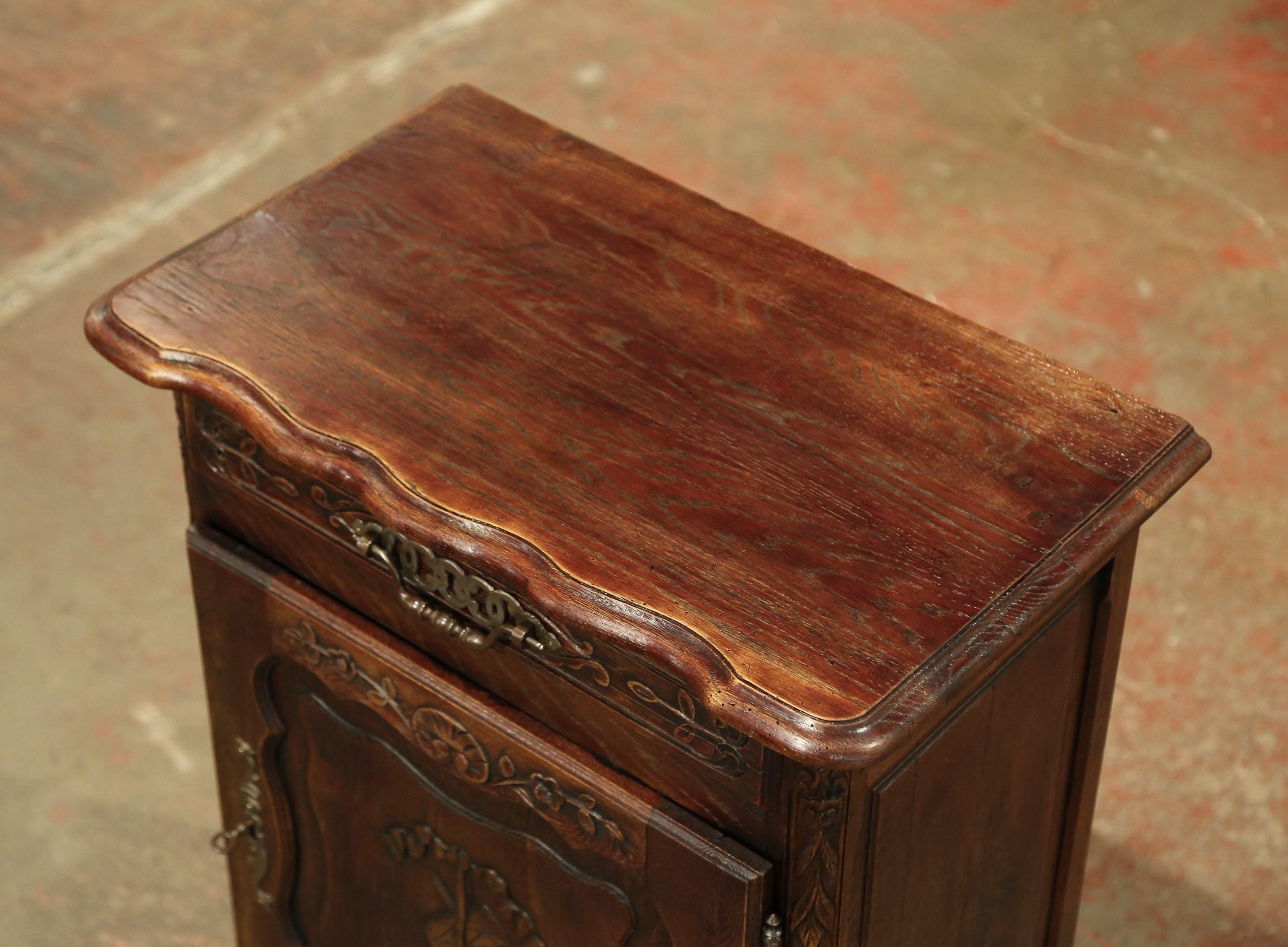 Early 20th Century French Louis XV Carved Oak Jelly from