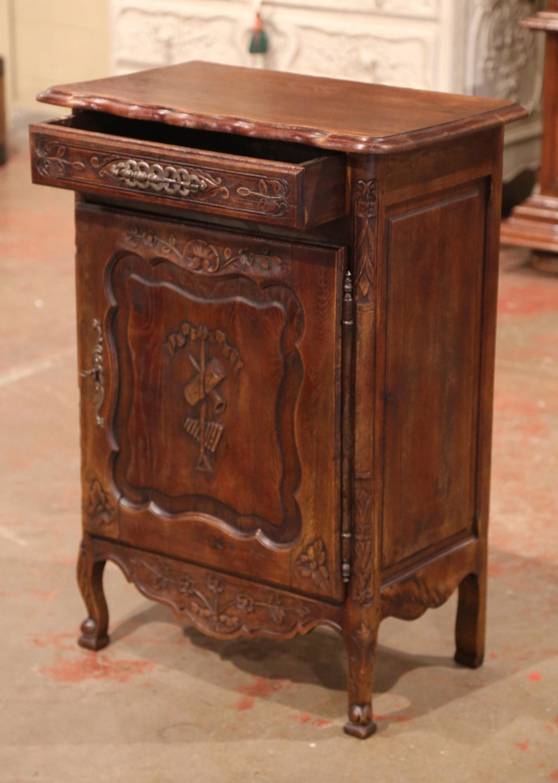 Early 20th Century French Louis XV Carved Oak Jelly from