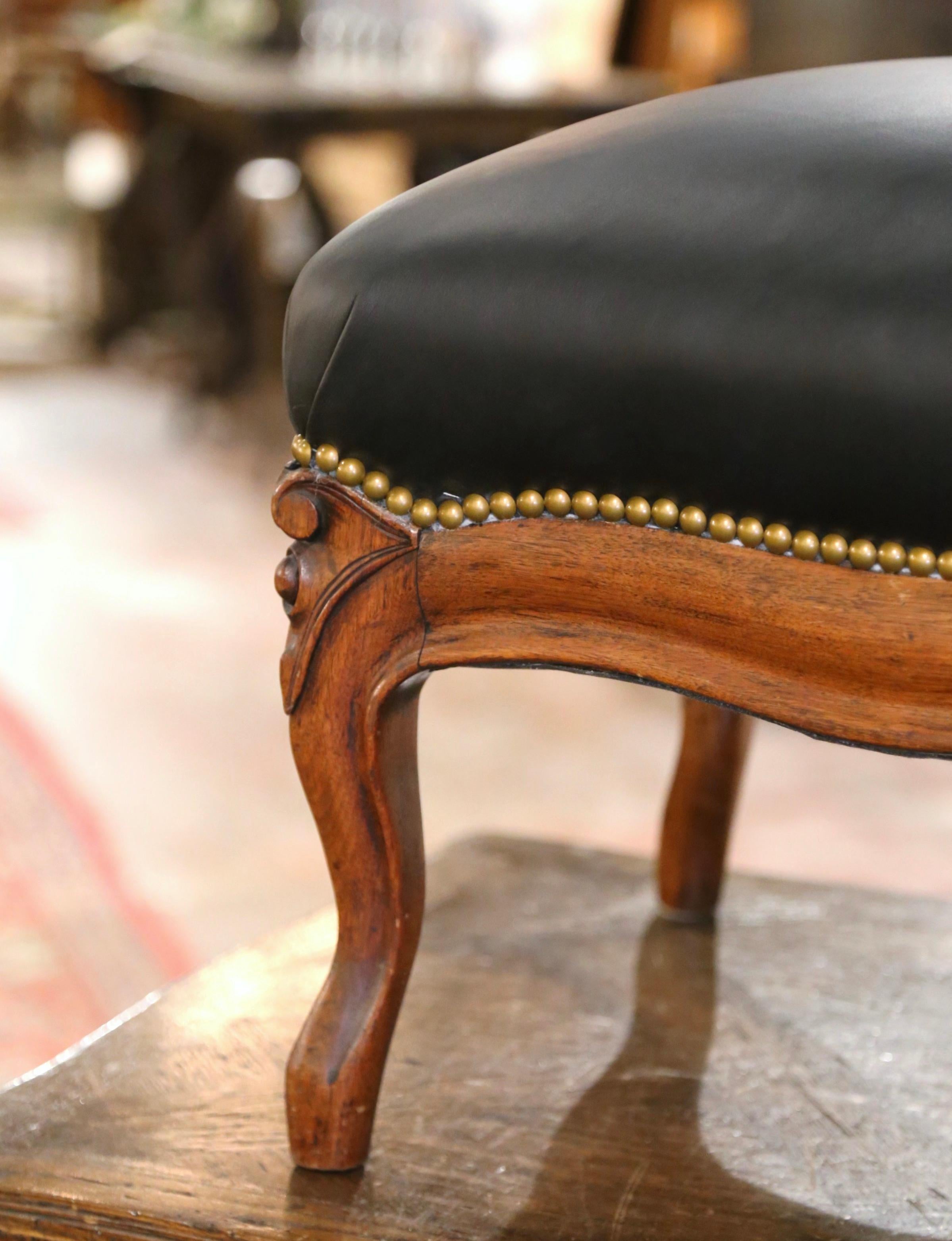 Hand-Carved Early 20th Century French Louis XV Carved Oak Stool with Black Leather For Sale